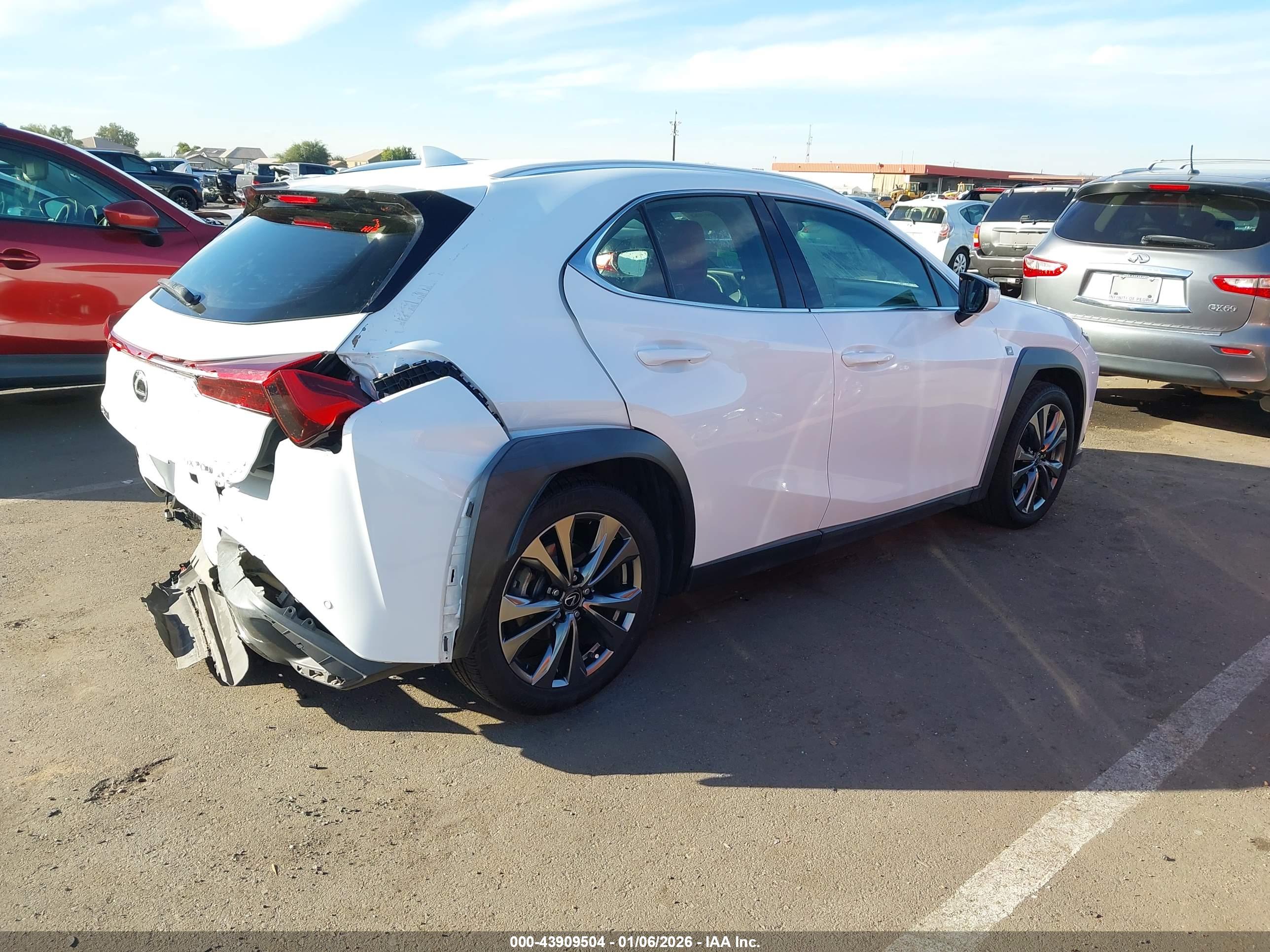LEXUS UX image 4