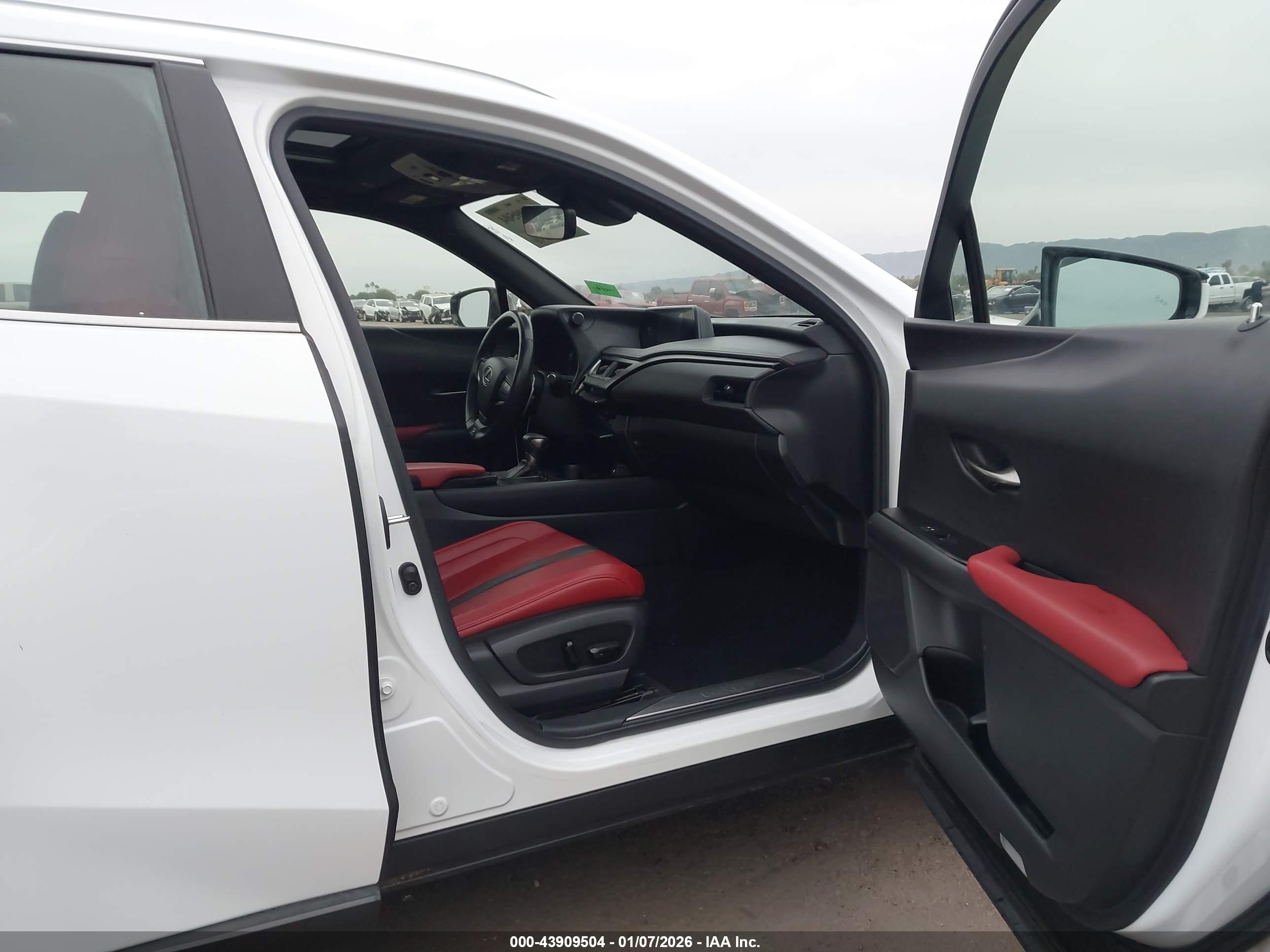 LEXUS UX image 5
