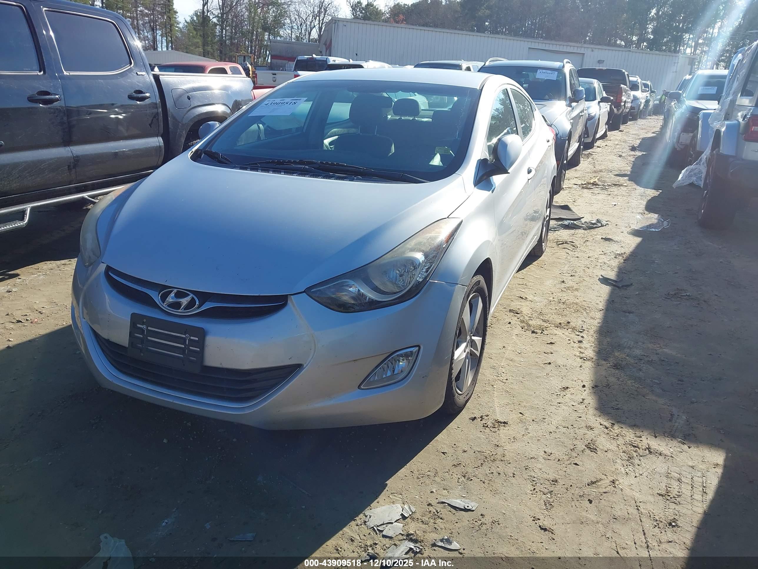 HYUNDAI ELANTRA image 2