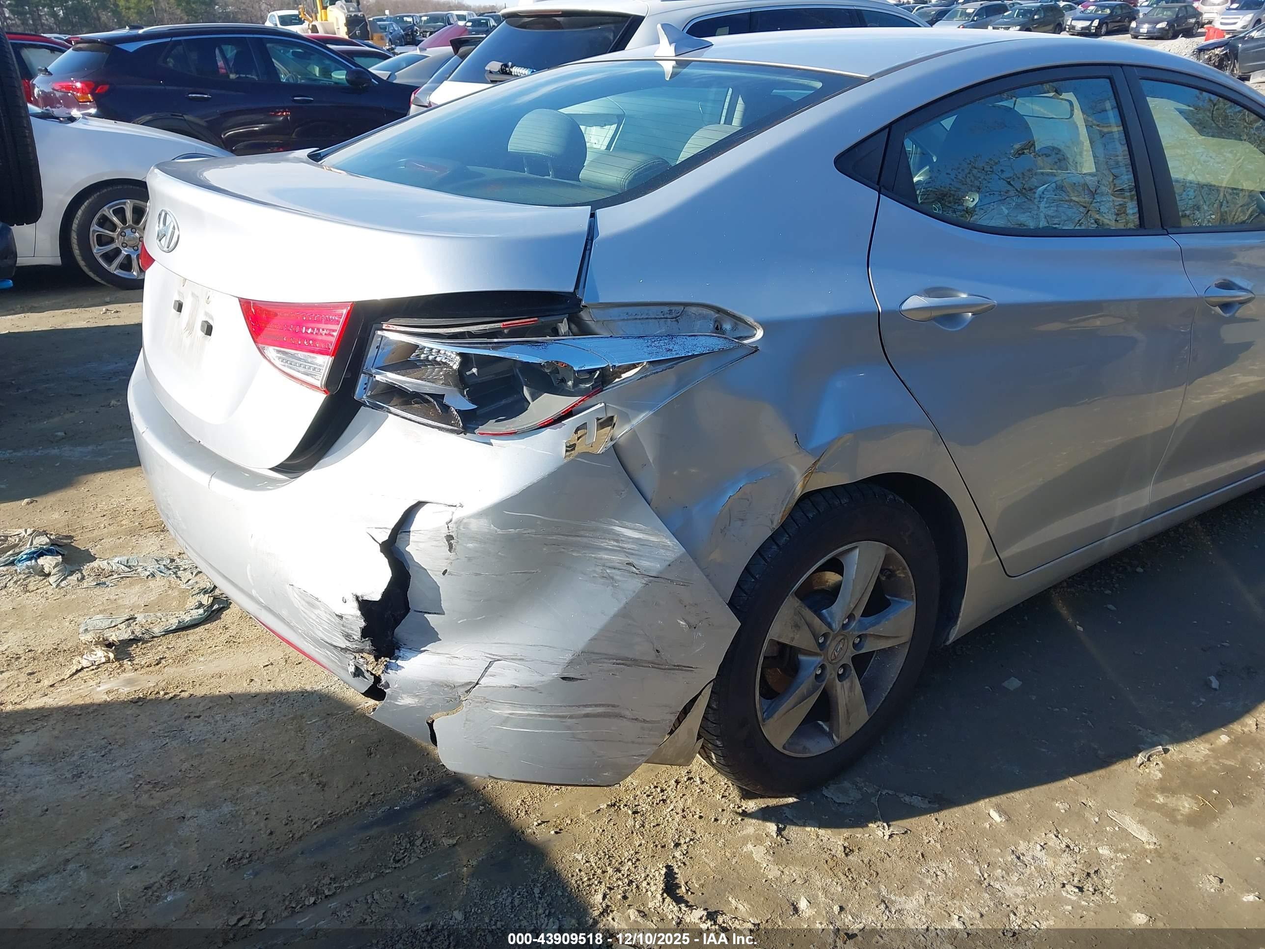 HYUNDAI ELANTRA image 6