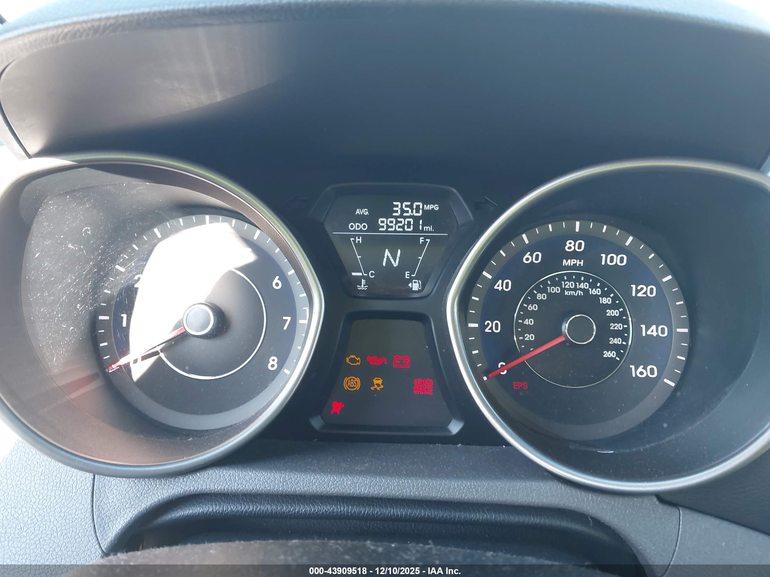 HYUNDAI ELANTRA image 7