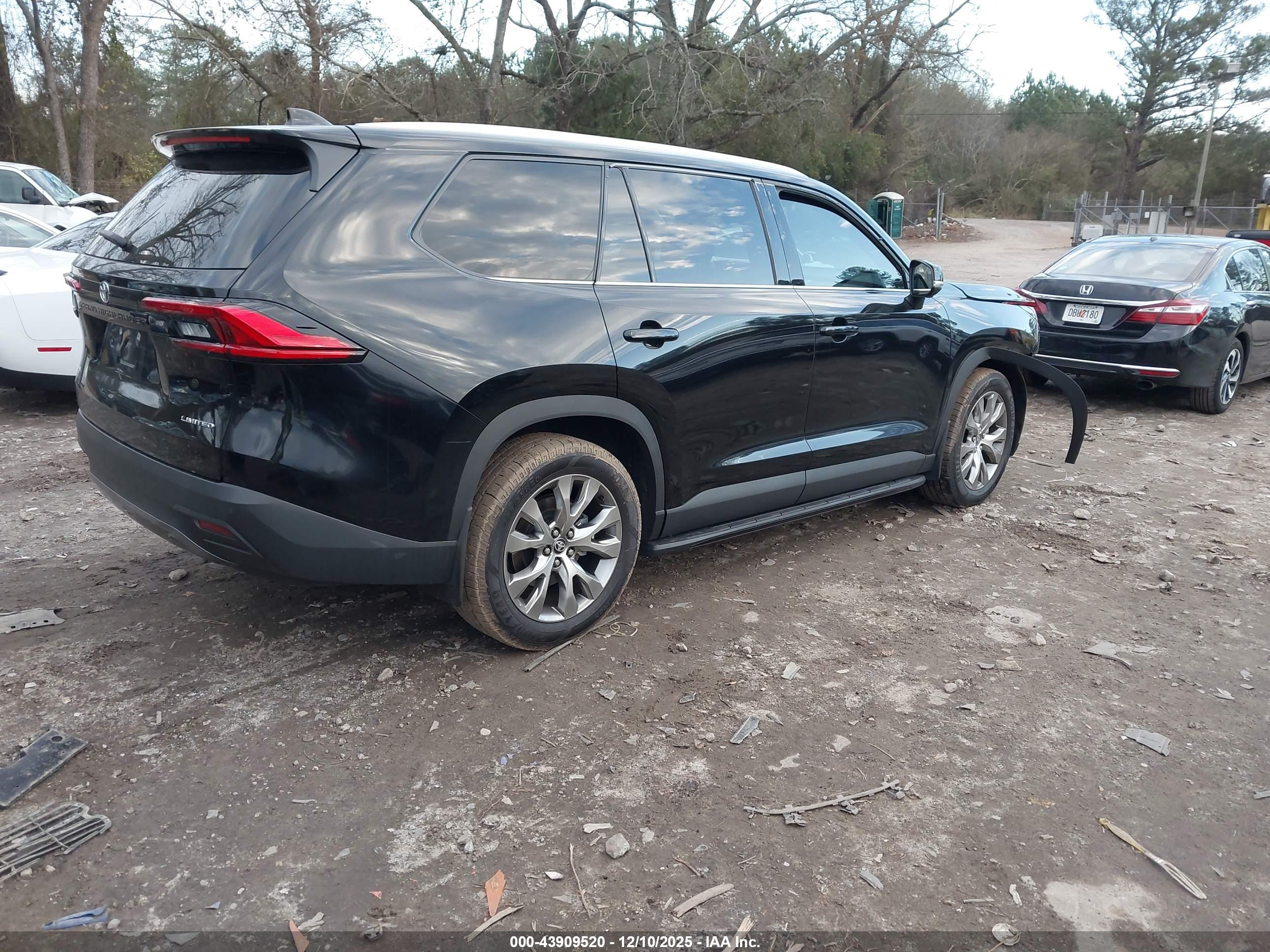TOYOTA GRAND image 4