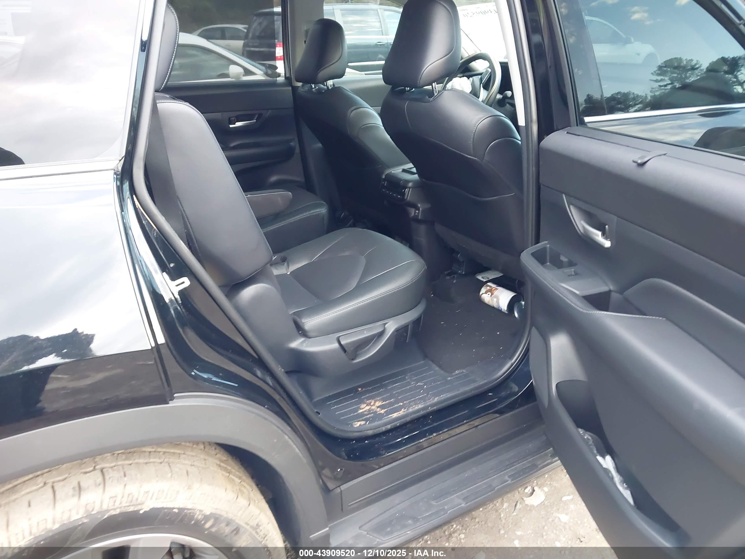 TOYOTA GRAND image 8