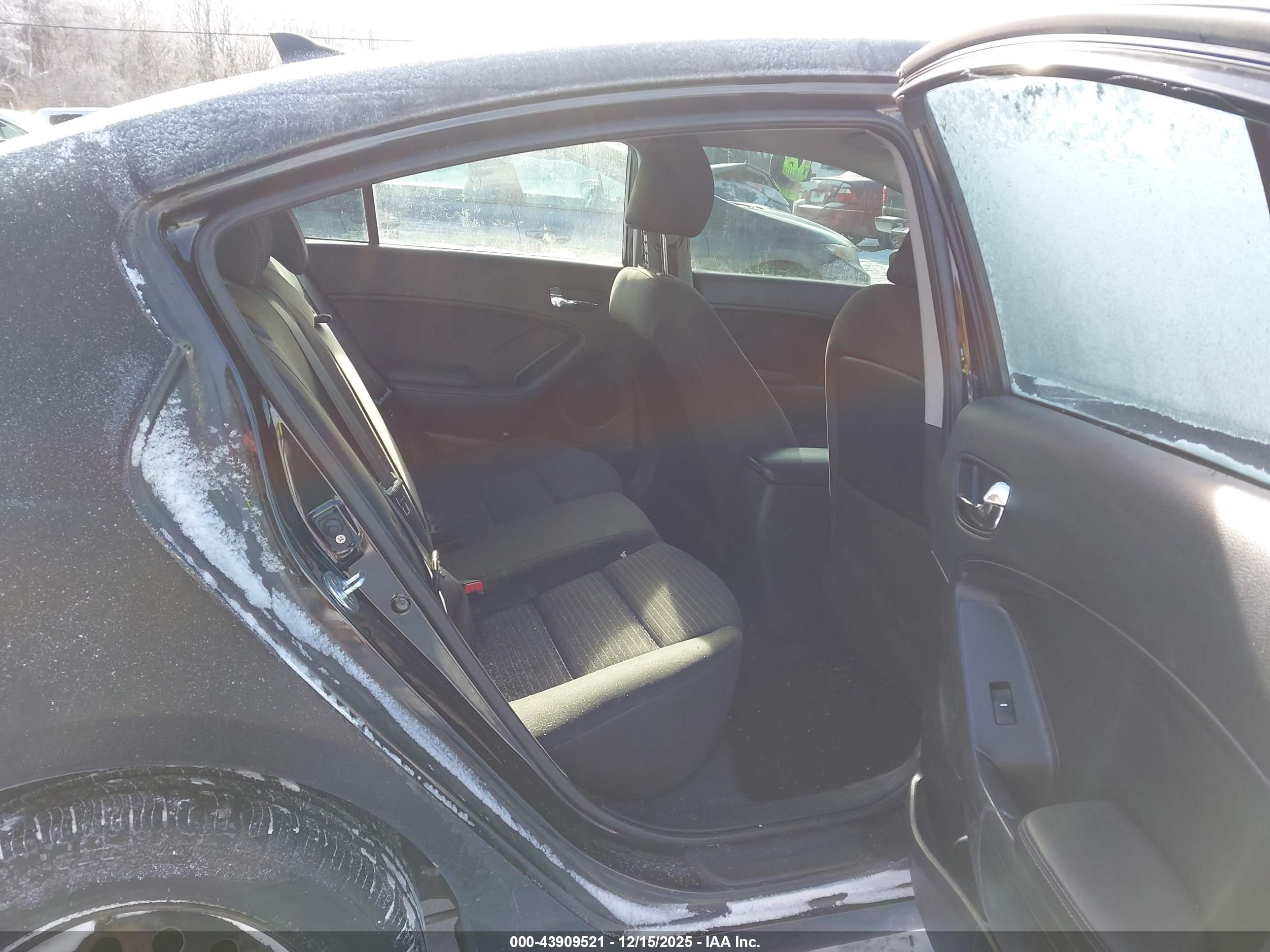 KIA FORTE image 8