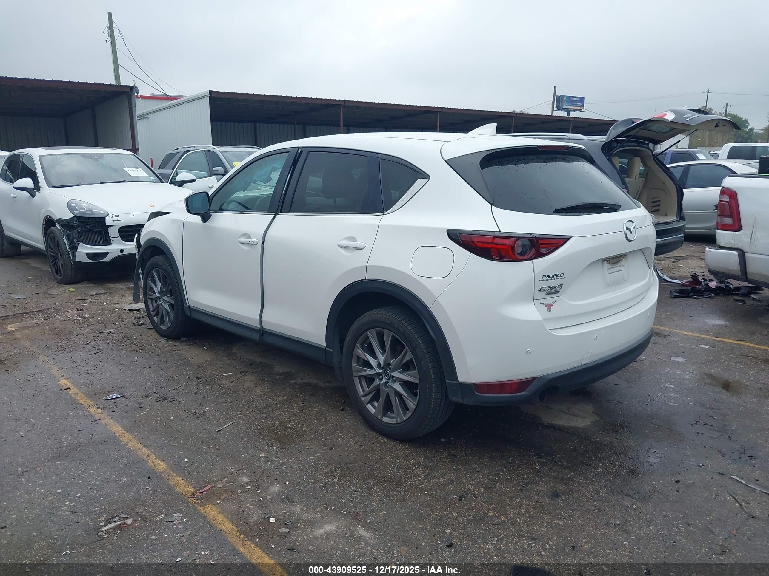 MAZDA CX-5 image 3