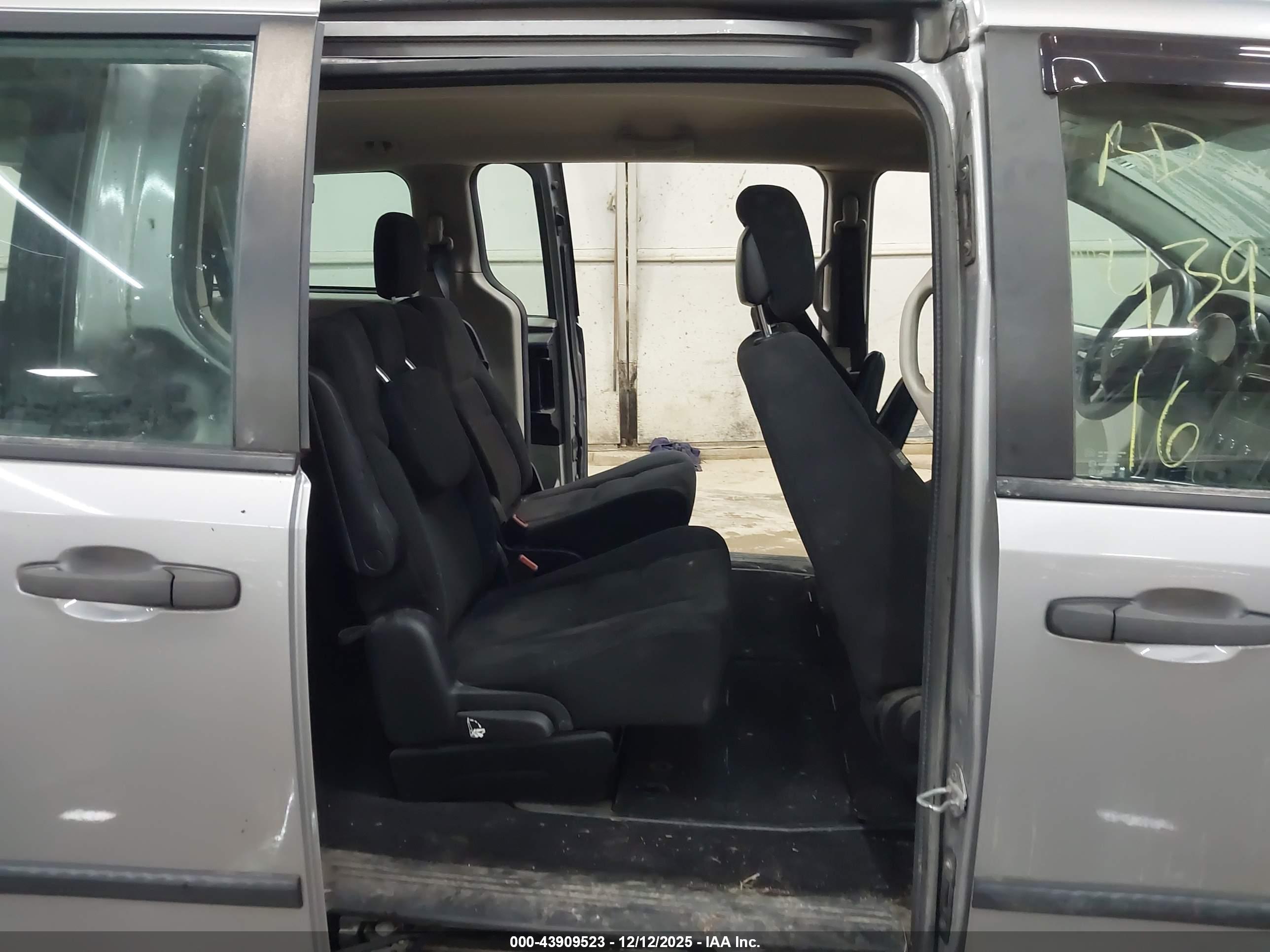 DODGE GRAND image 8