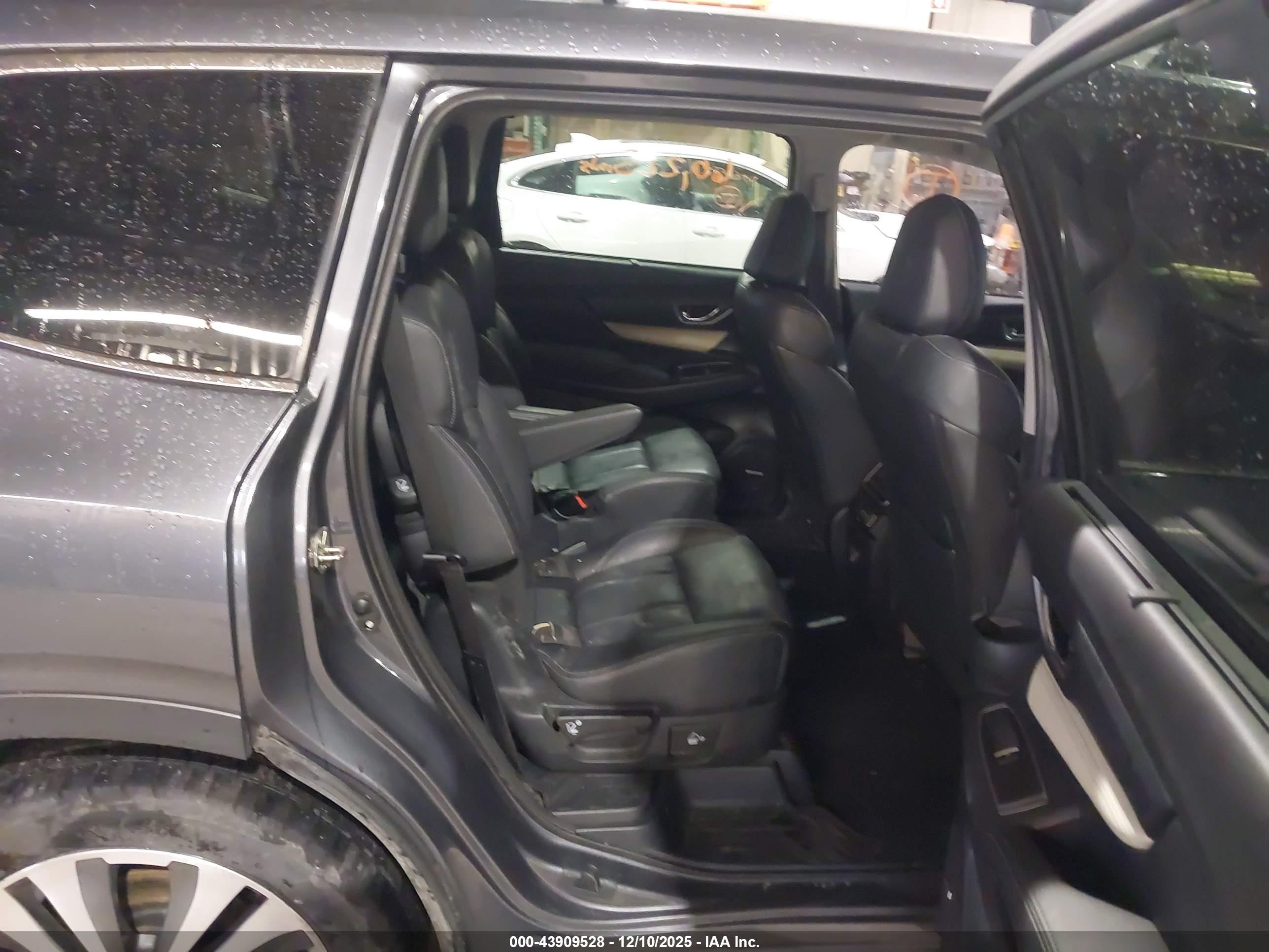SUBARU ASCENT image 8