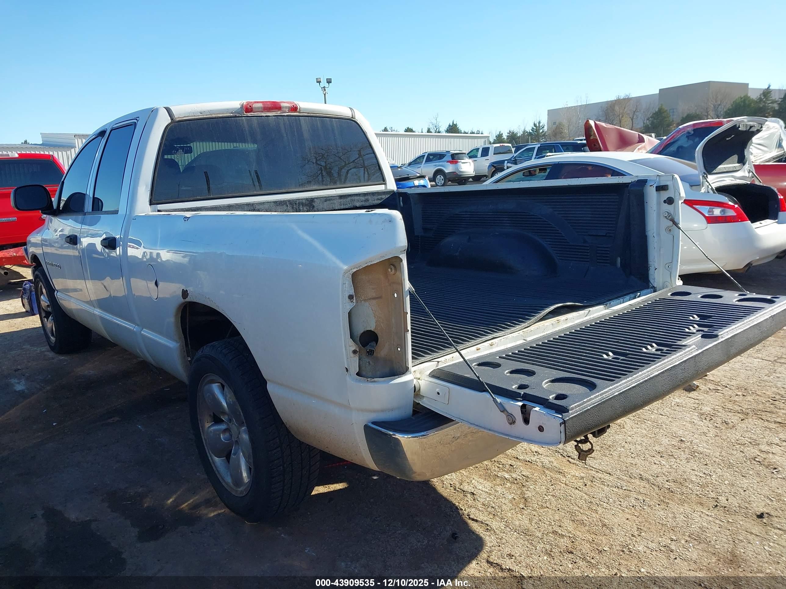 DODGE RAM image 3