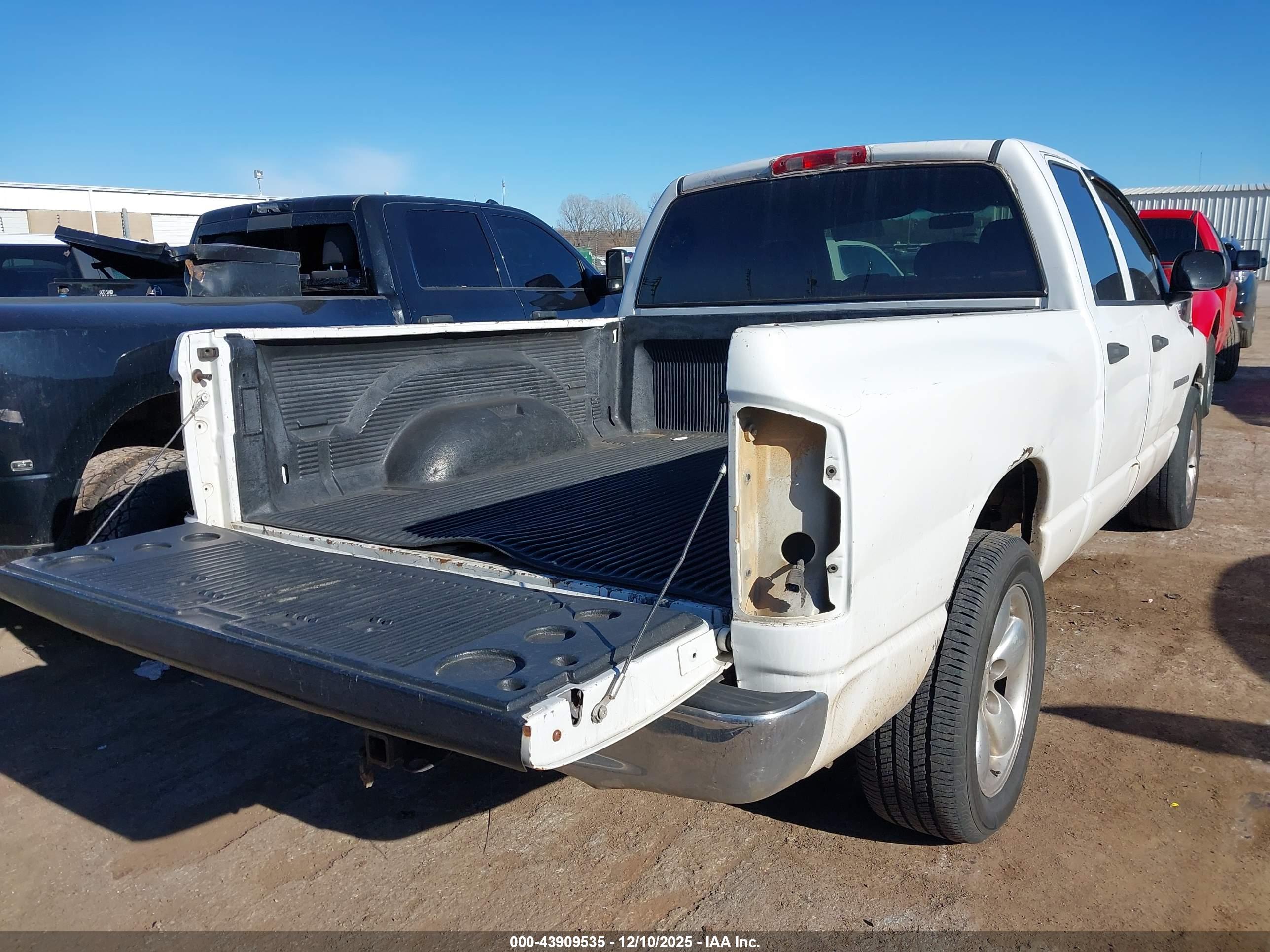 DODGE RAM image 4