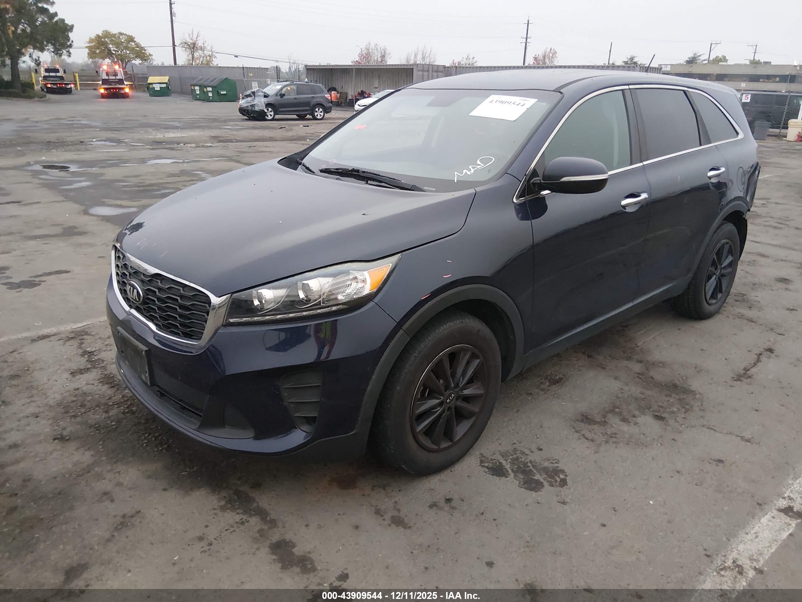 KIA SORENTO image 2