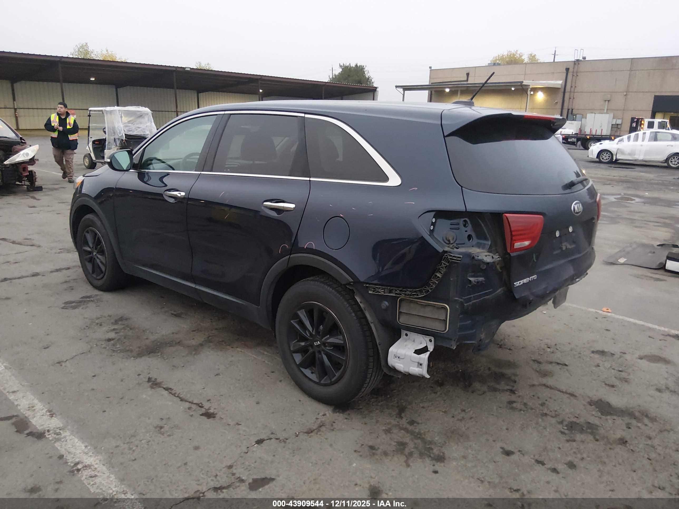 KIA SORENTO image 3