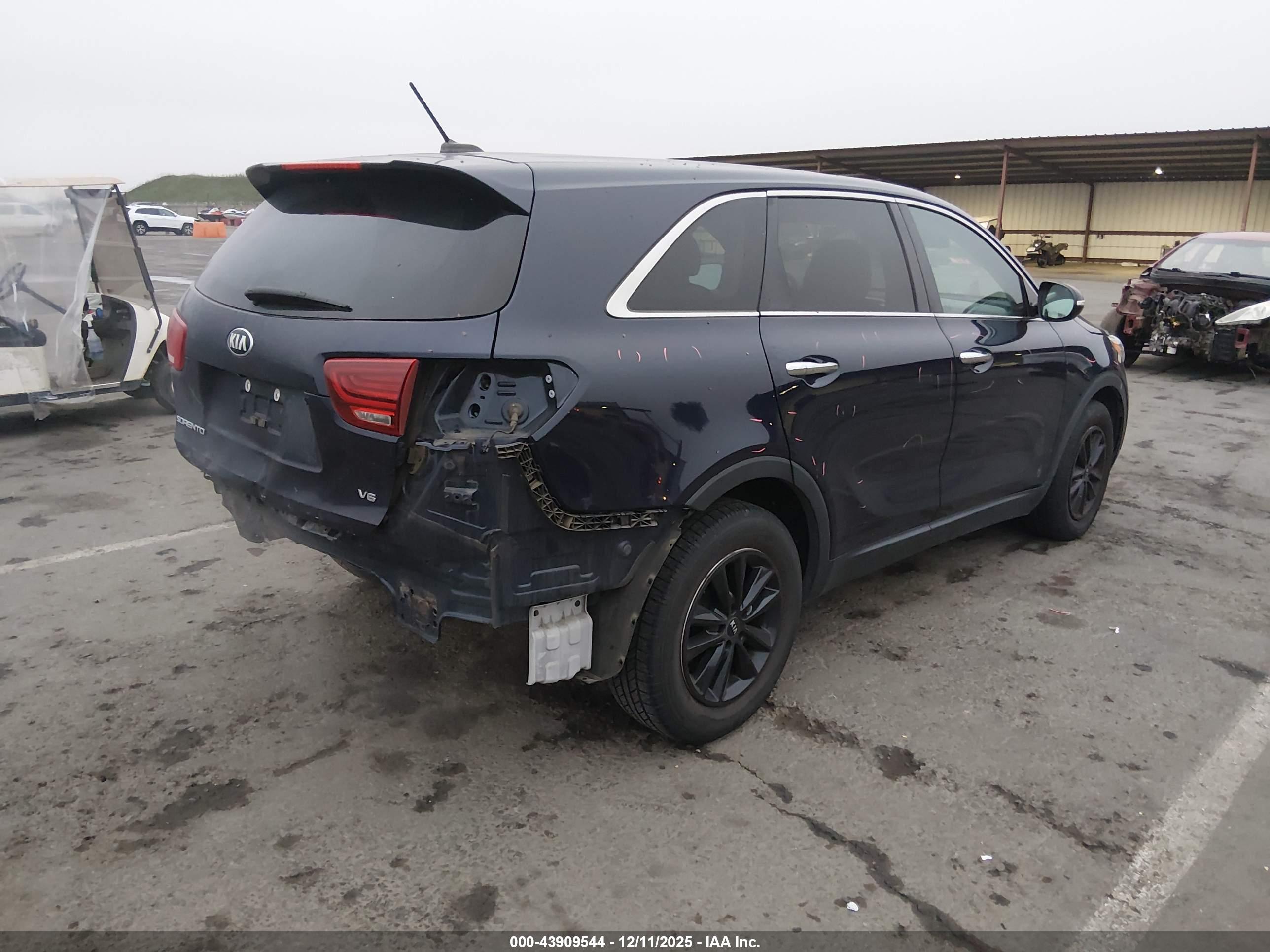 KIA SORENTO image 4