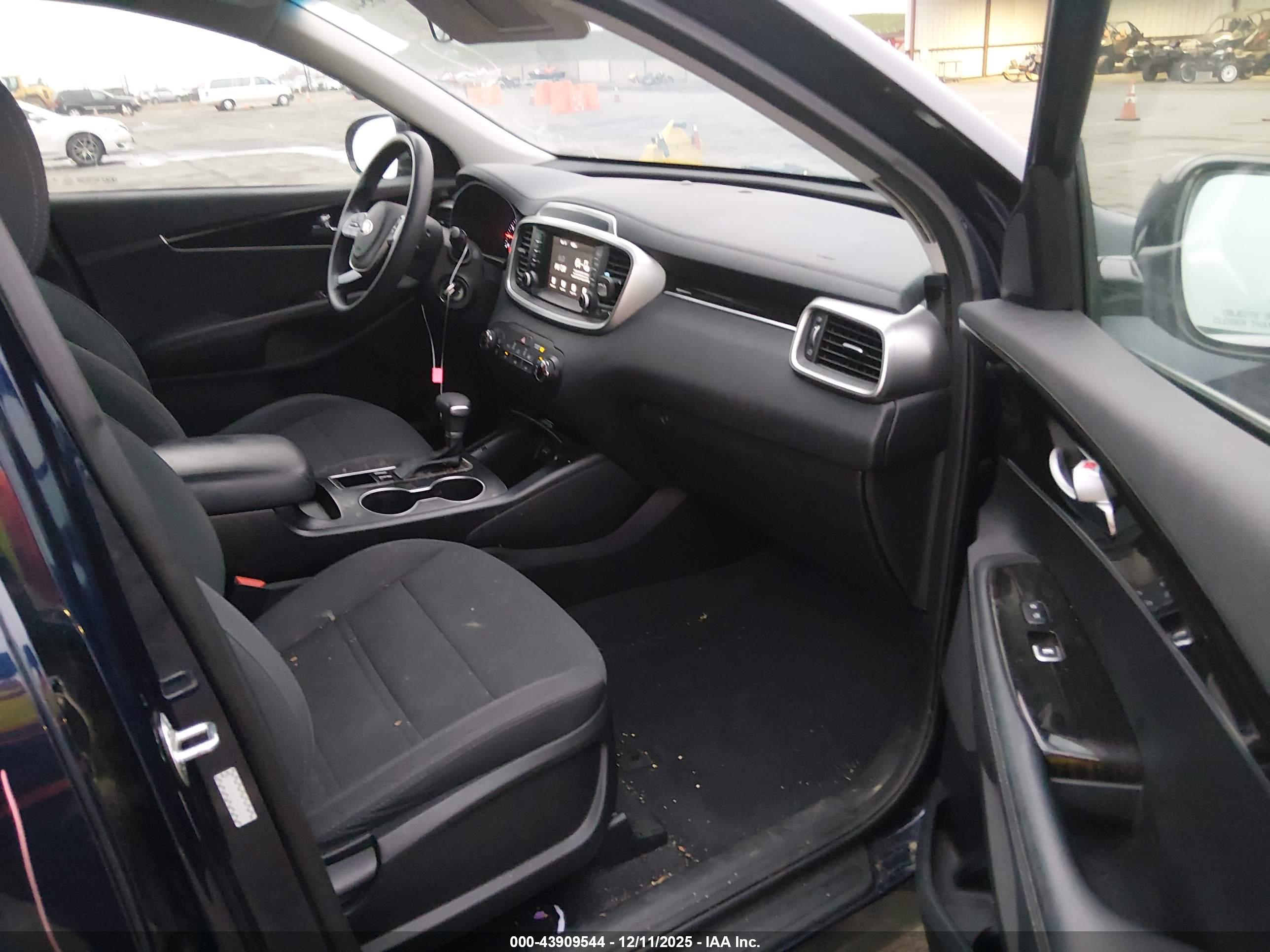 KIA SORENTO image 5