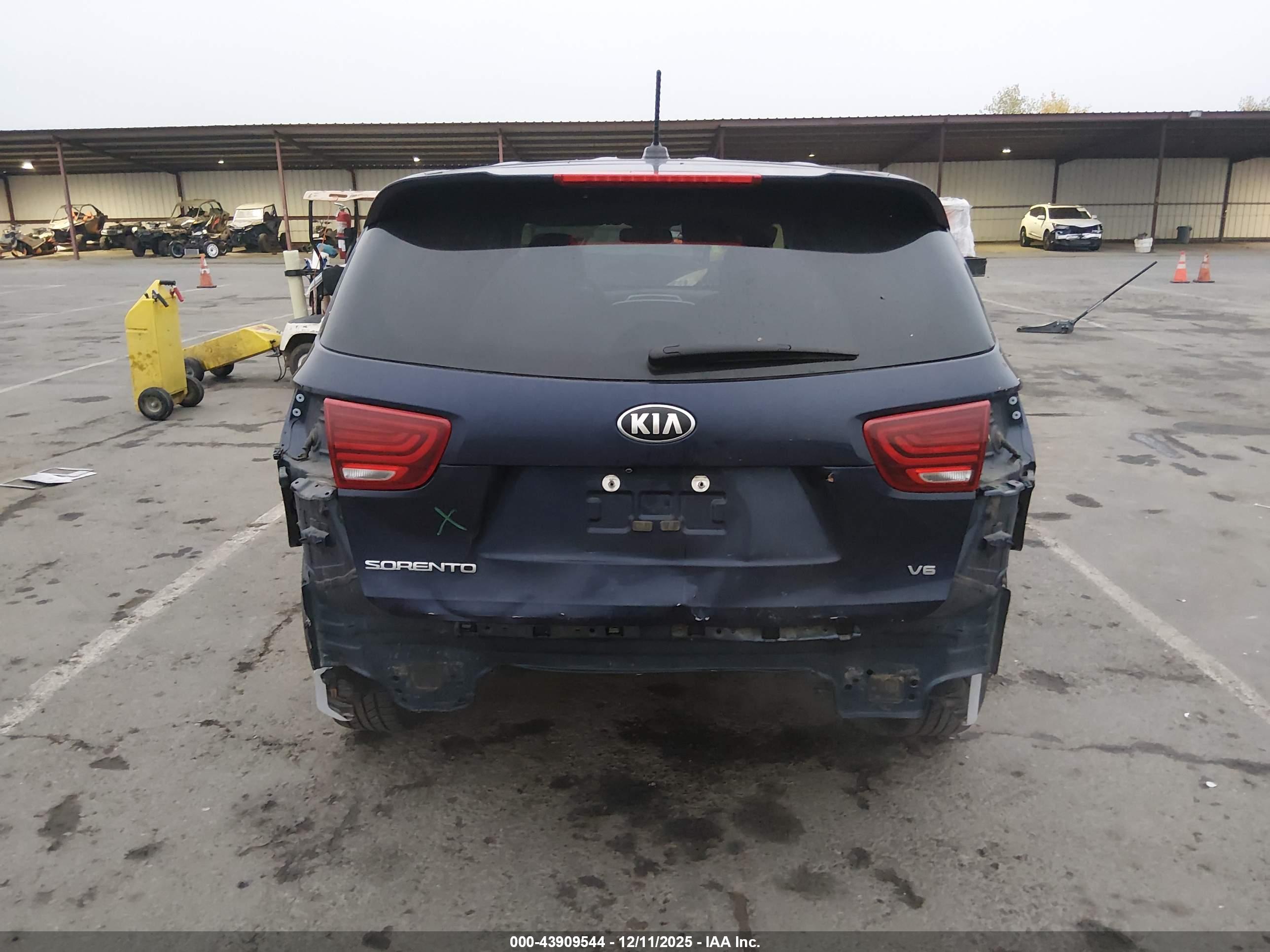 KIA SORENTO image 6