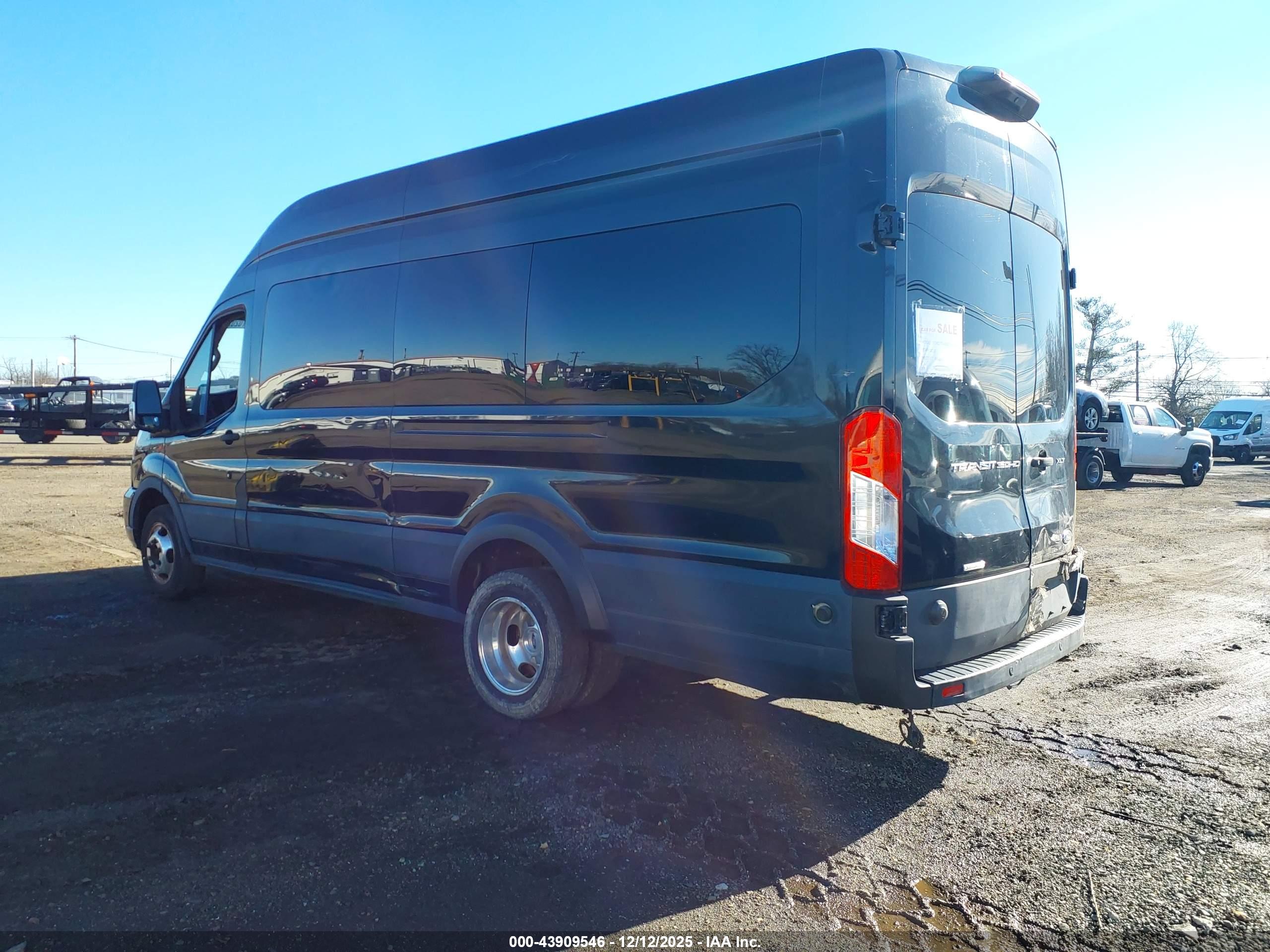 FORD TRANSIT-350 image 3