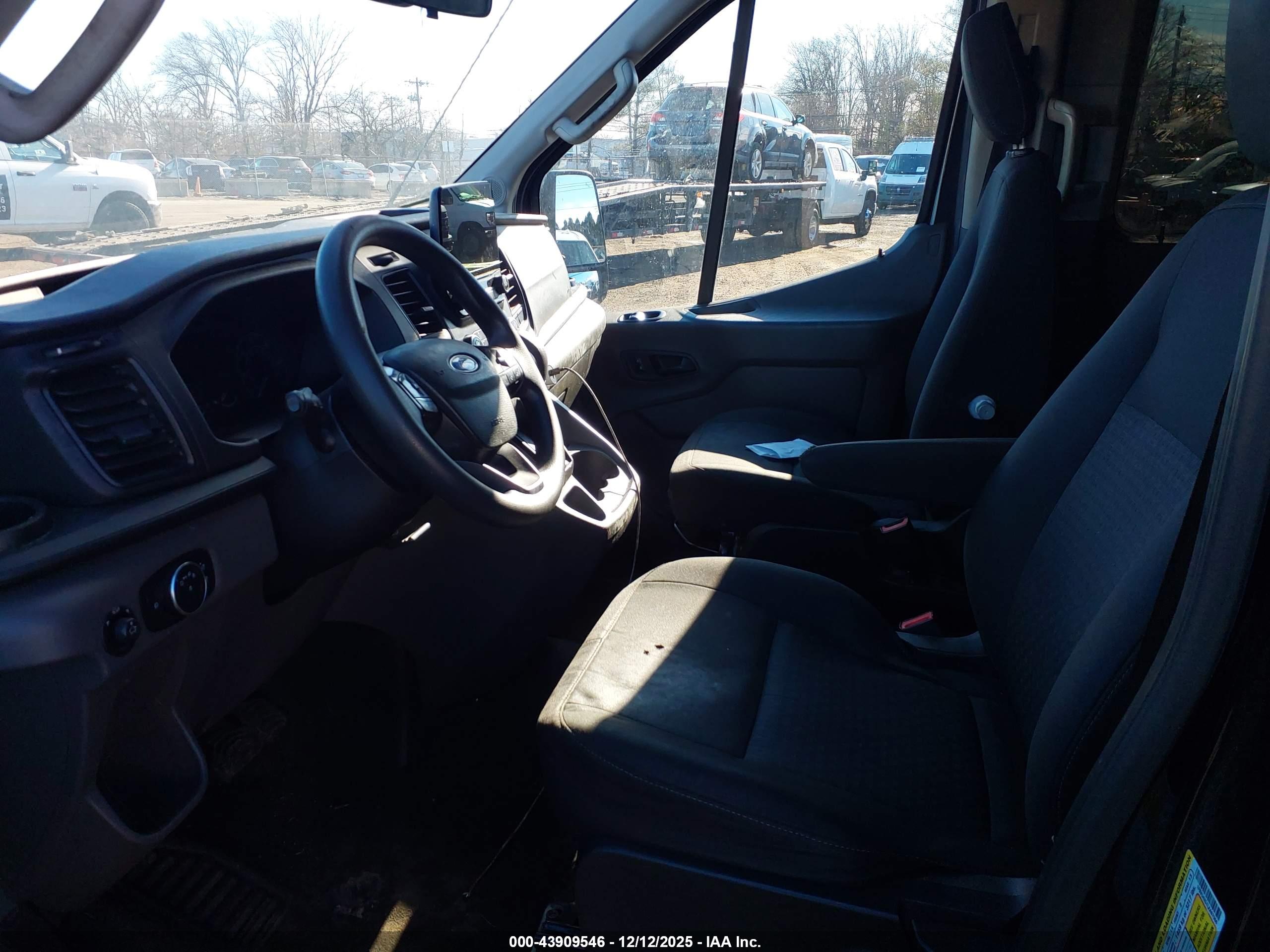 FORD TRANSIT-350 image 7