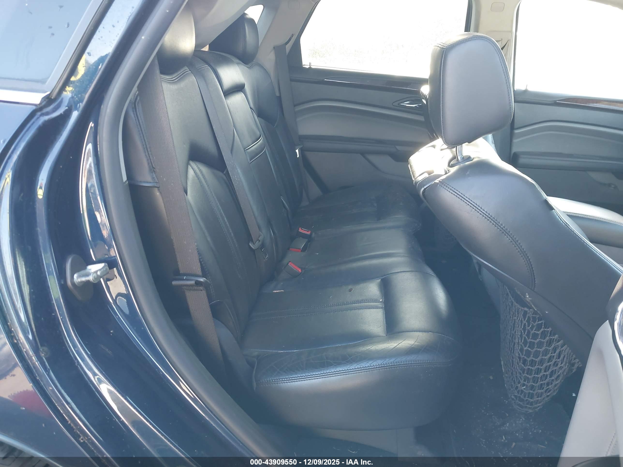 CADILLAC SRX image 8
