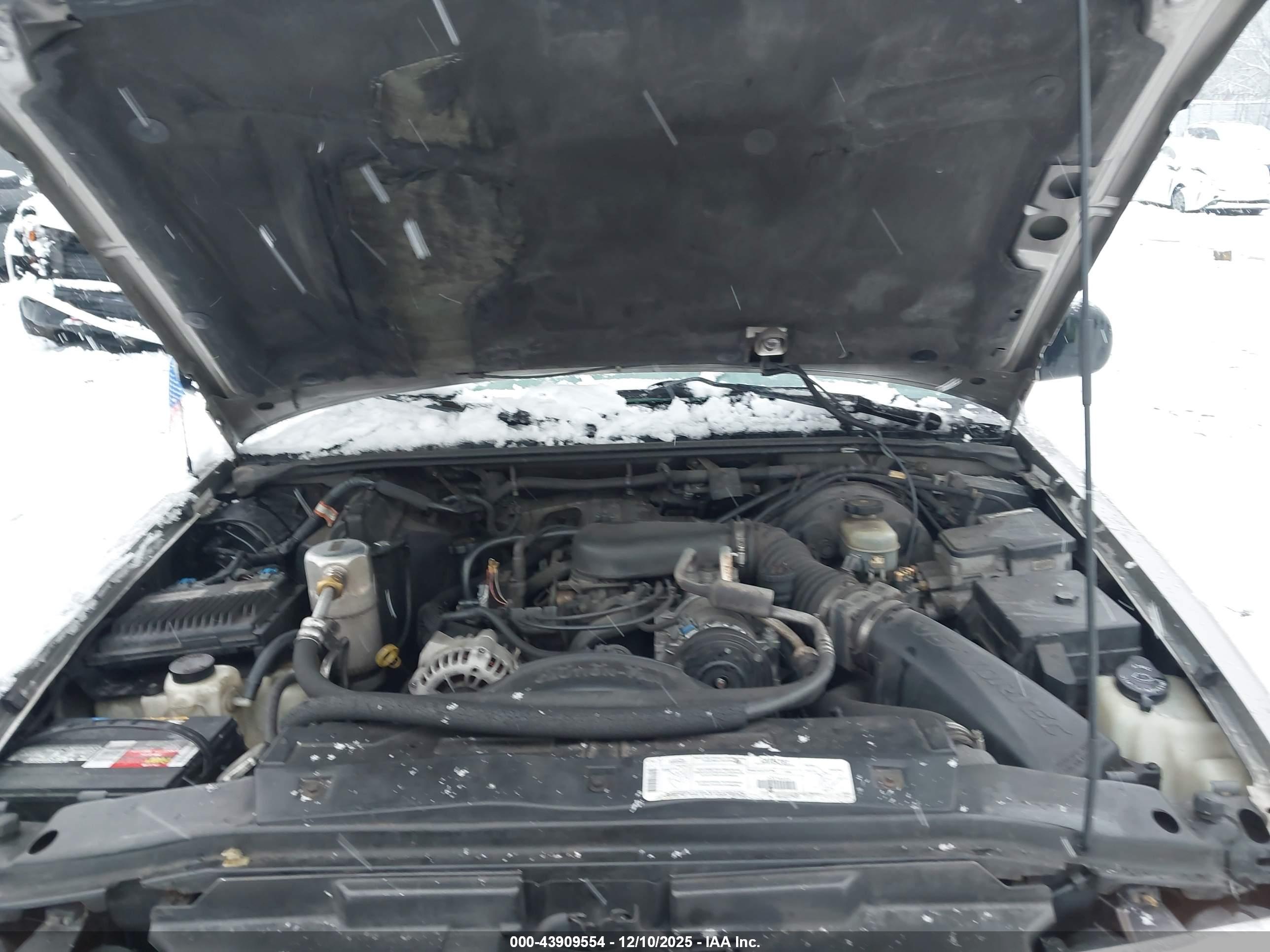 CHEVROLET BLAZER image 10