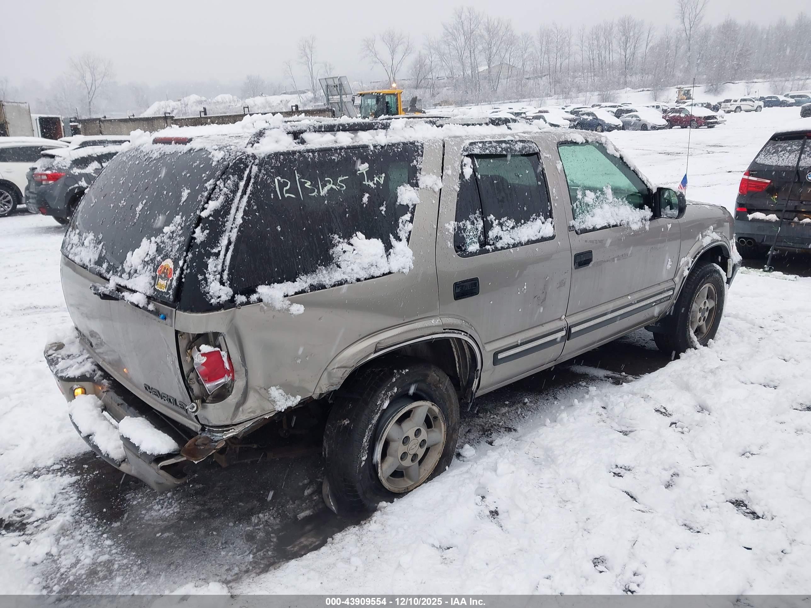 CHEVROLET BLAZER image 4