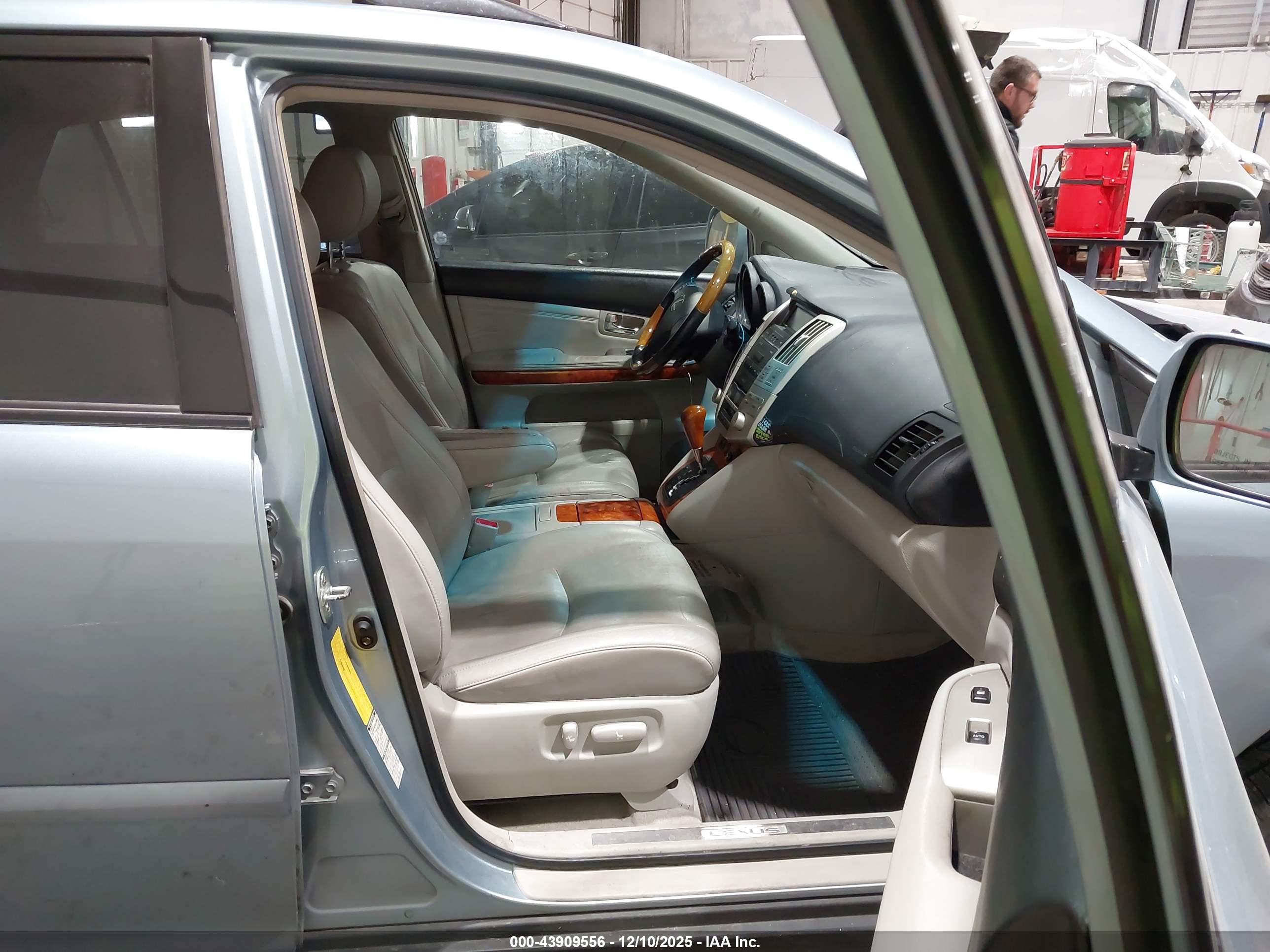 LEXUS RX image 5