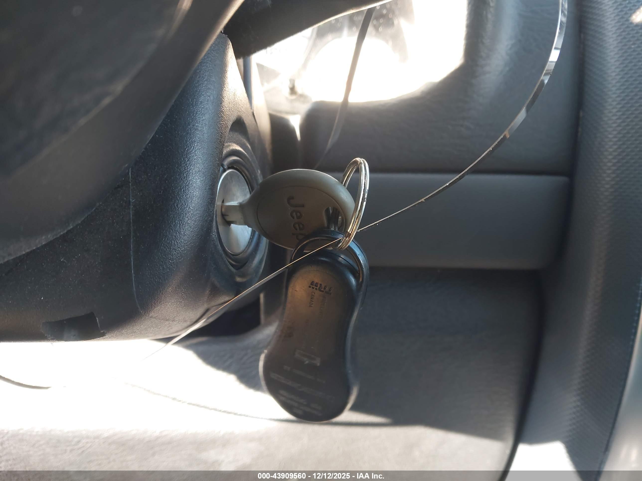 JEEP LIBERTY image 11
