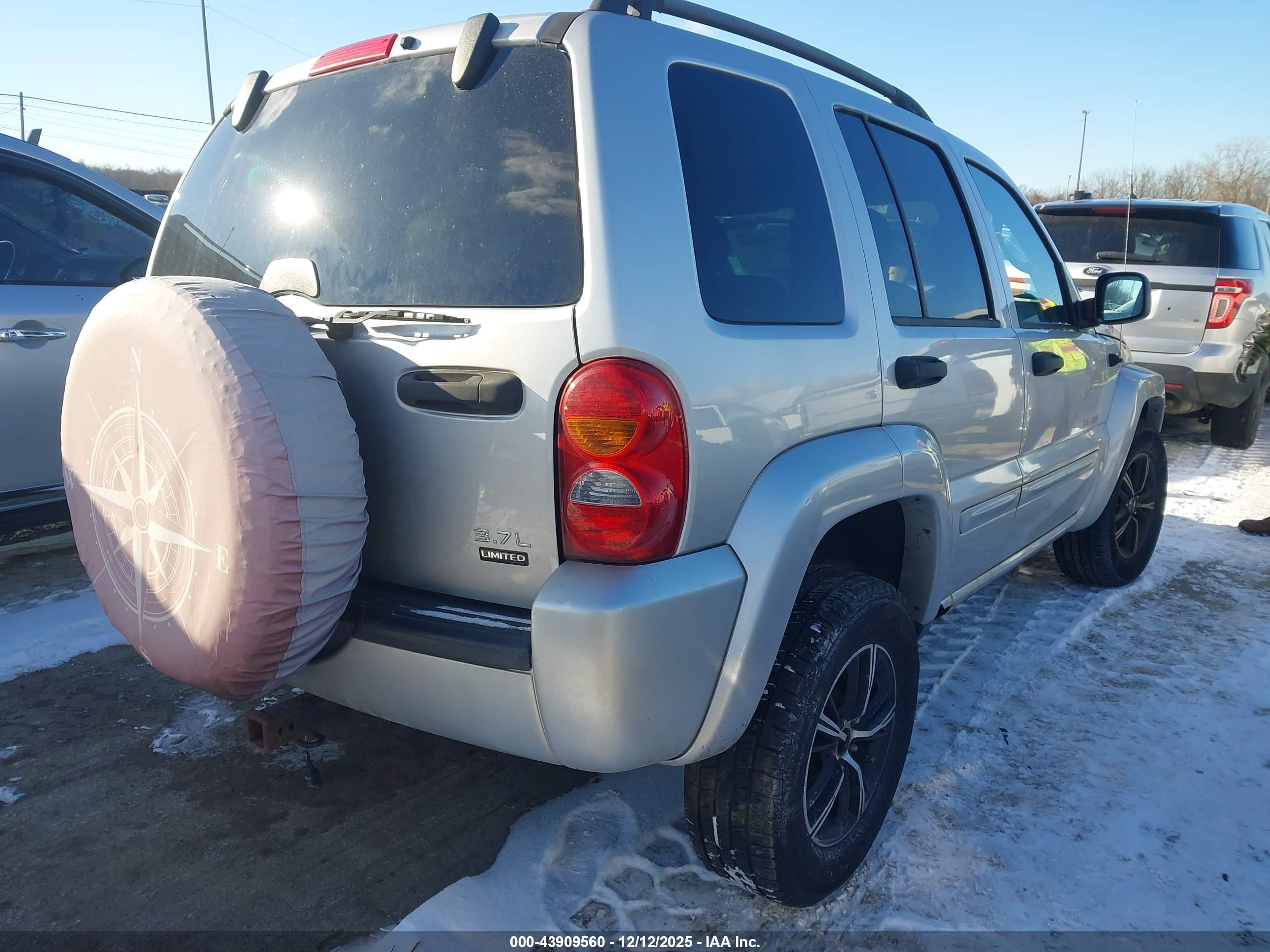 JEEP LIBERTY image 4