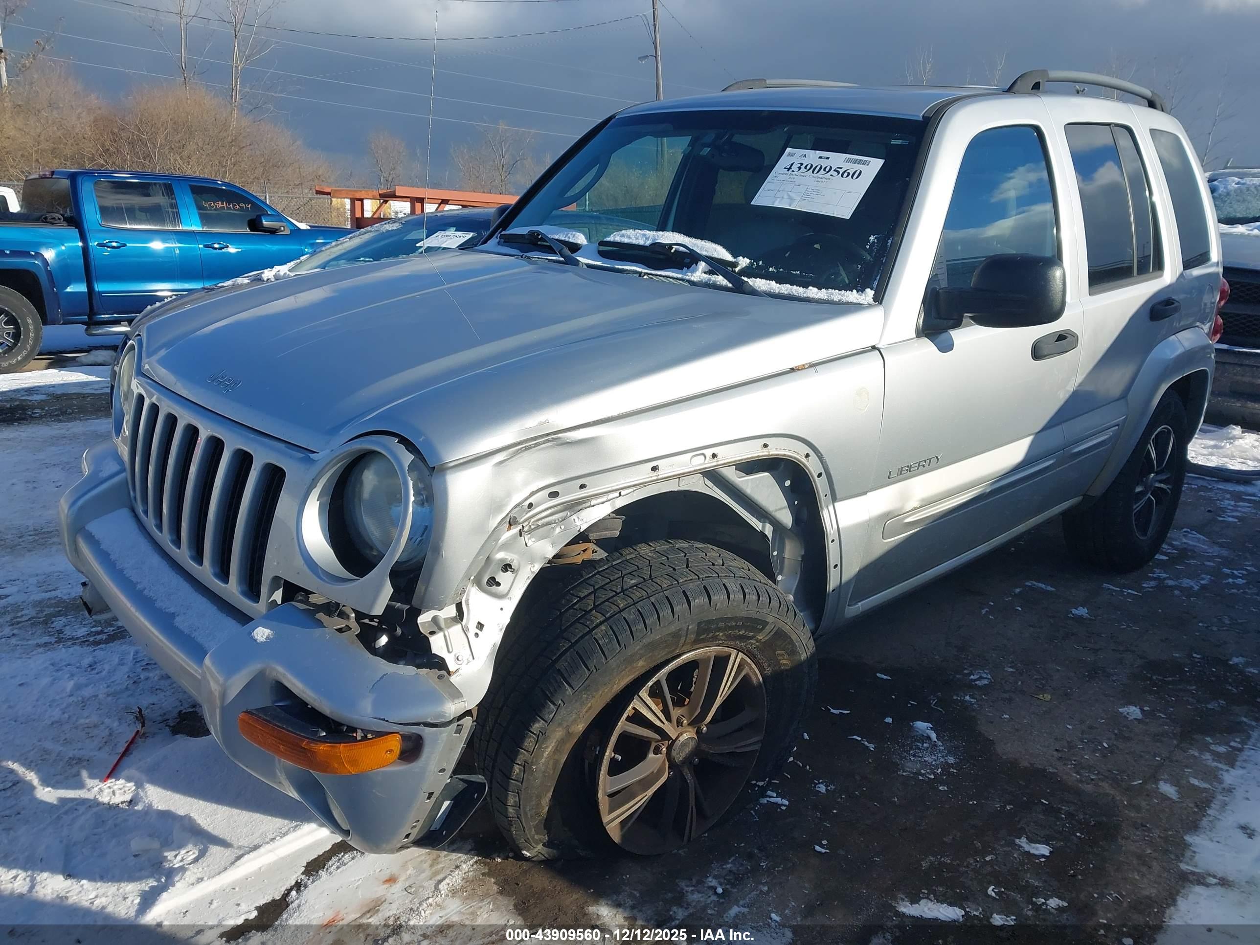 JEEP LIBERTY image 6