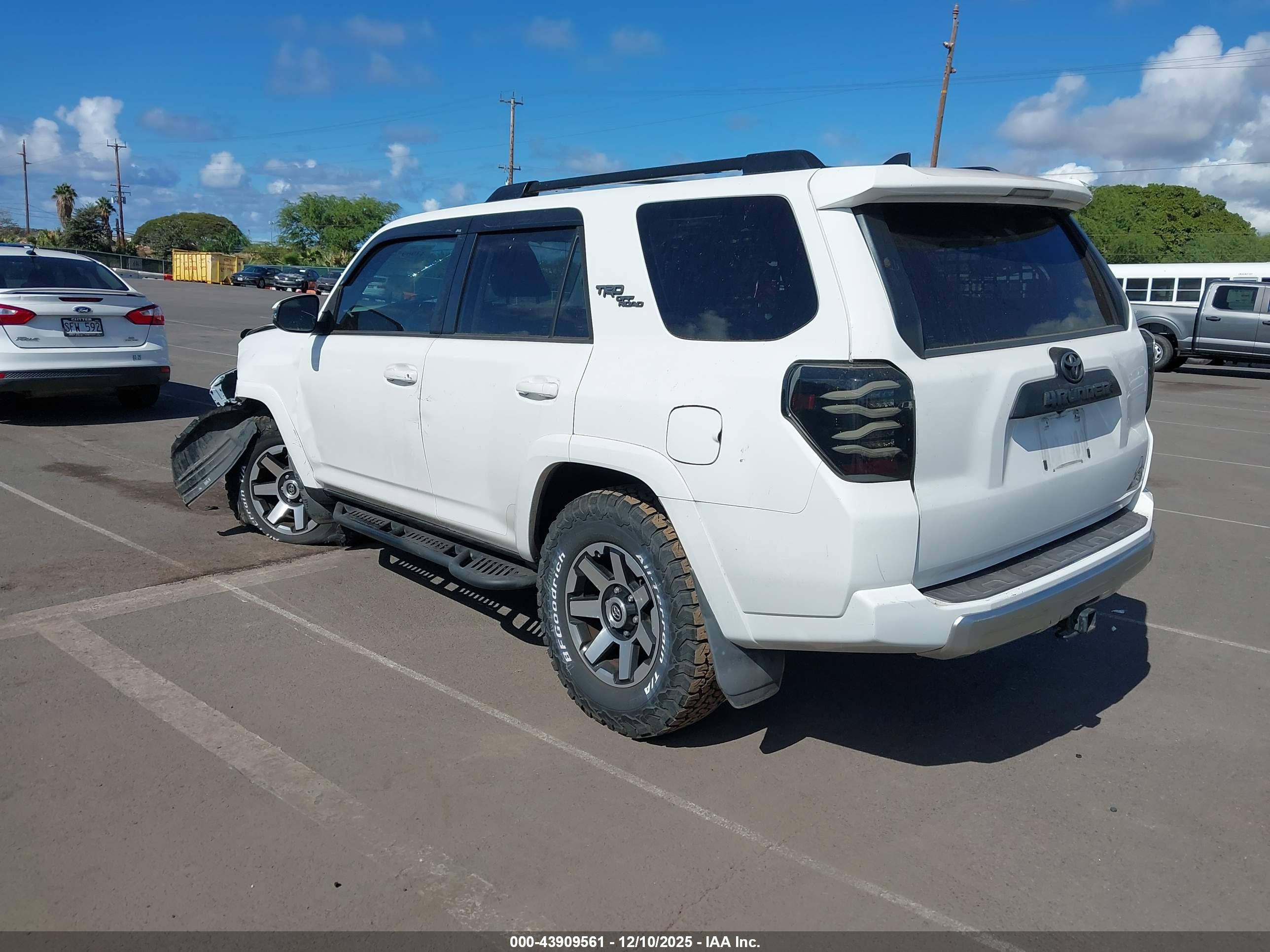 TOYOTA 4RUNNER image 3