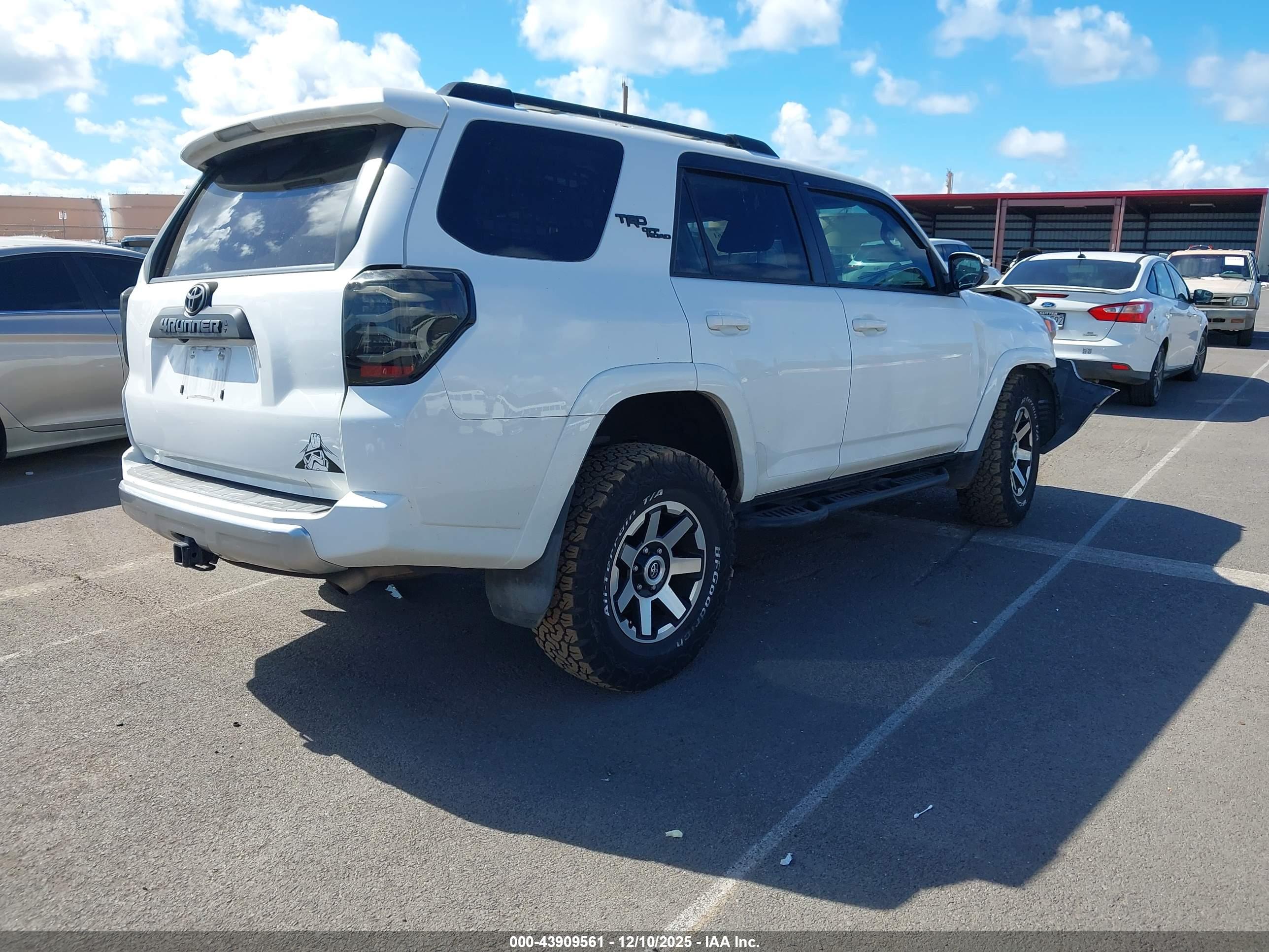TOYOTA 4RUNNER image 4