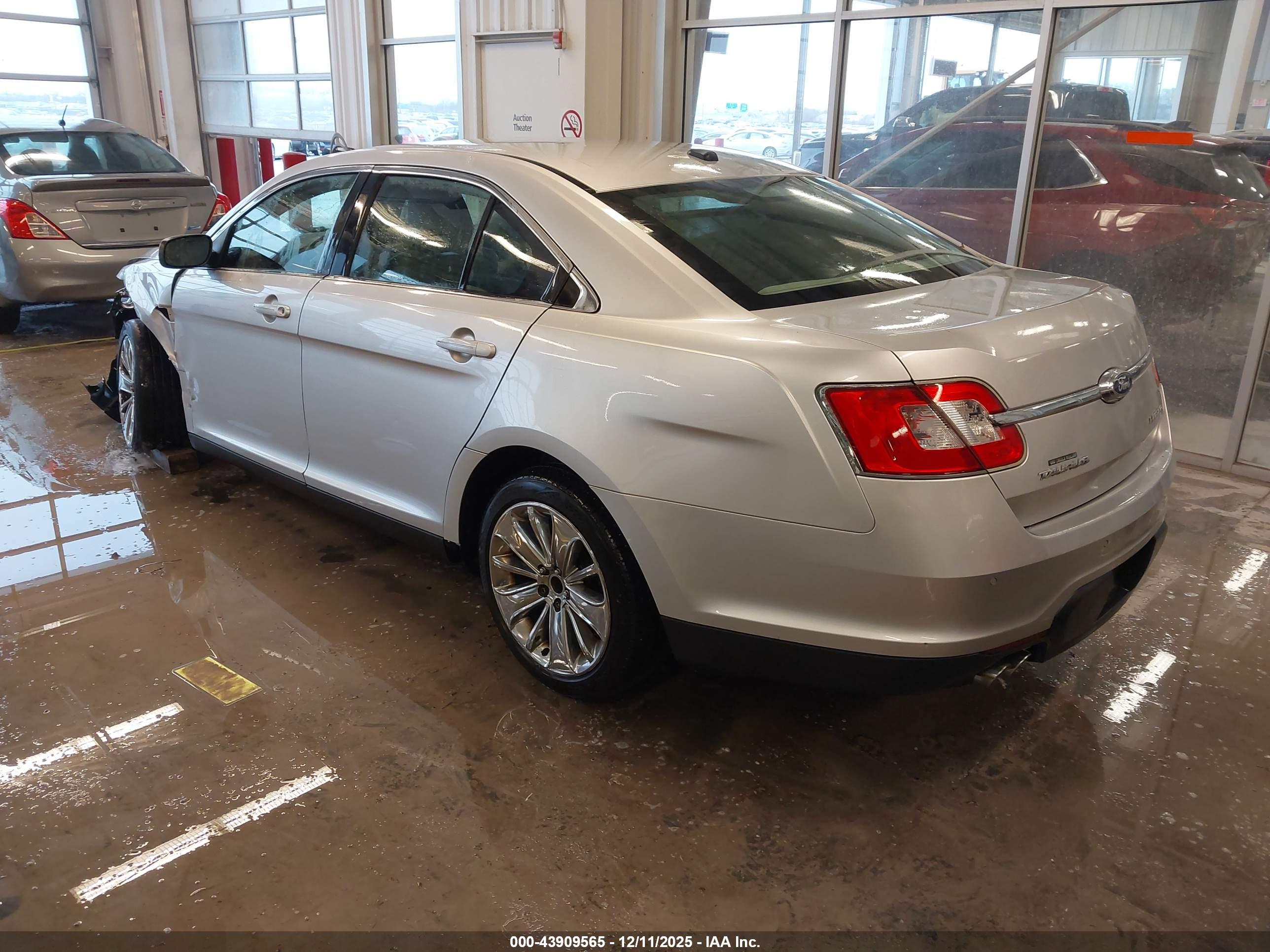 FORD TAURUS image 3