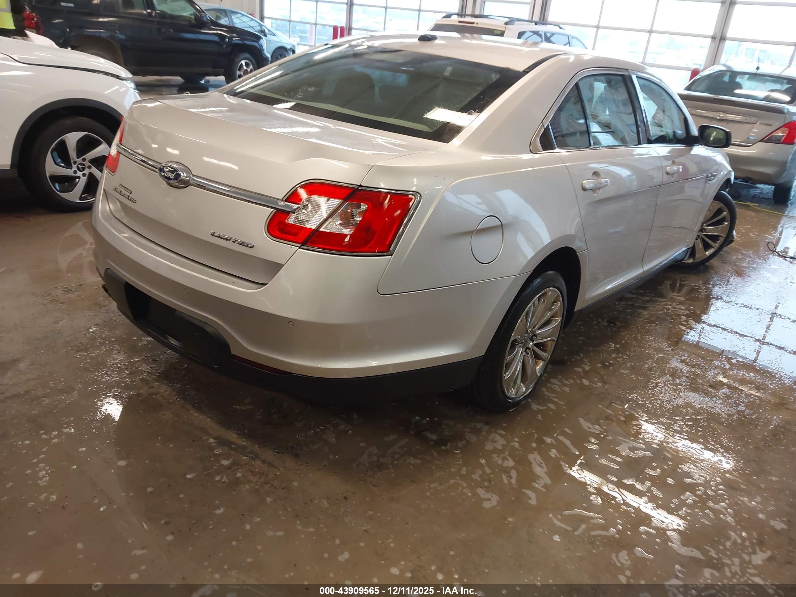 FORD TAURUS image 4