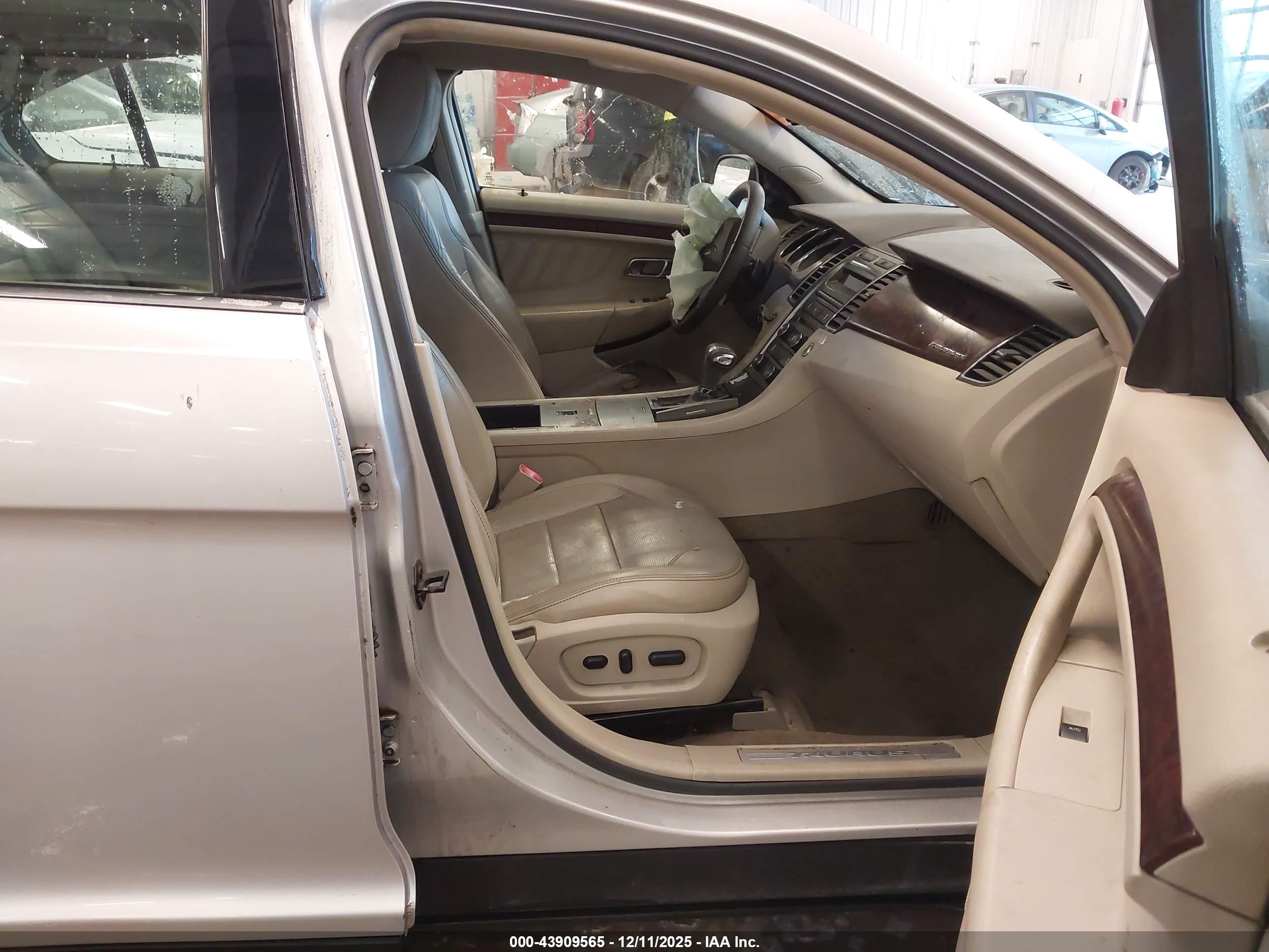 FORD TAURUS image 5