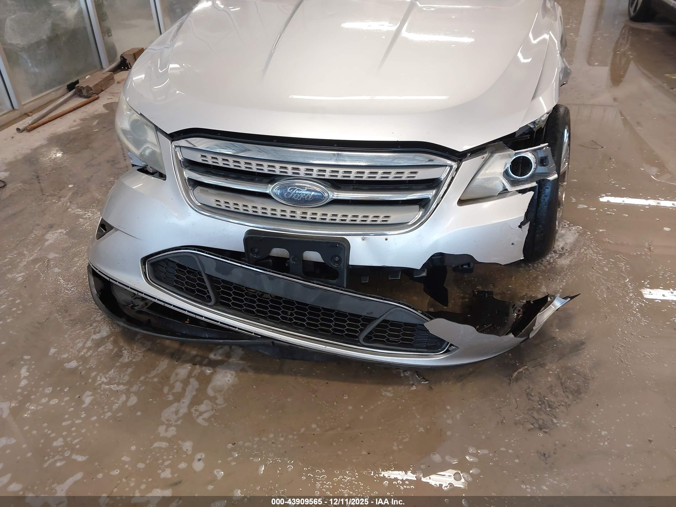 FORD TAURUS image 6