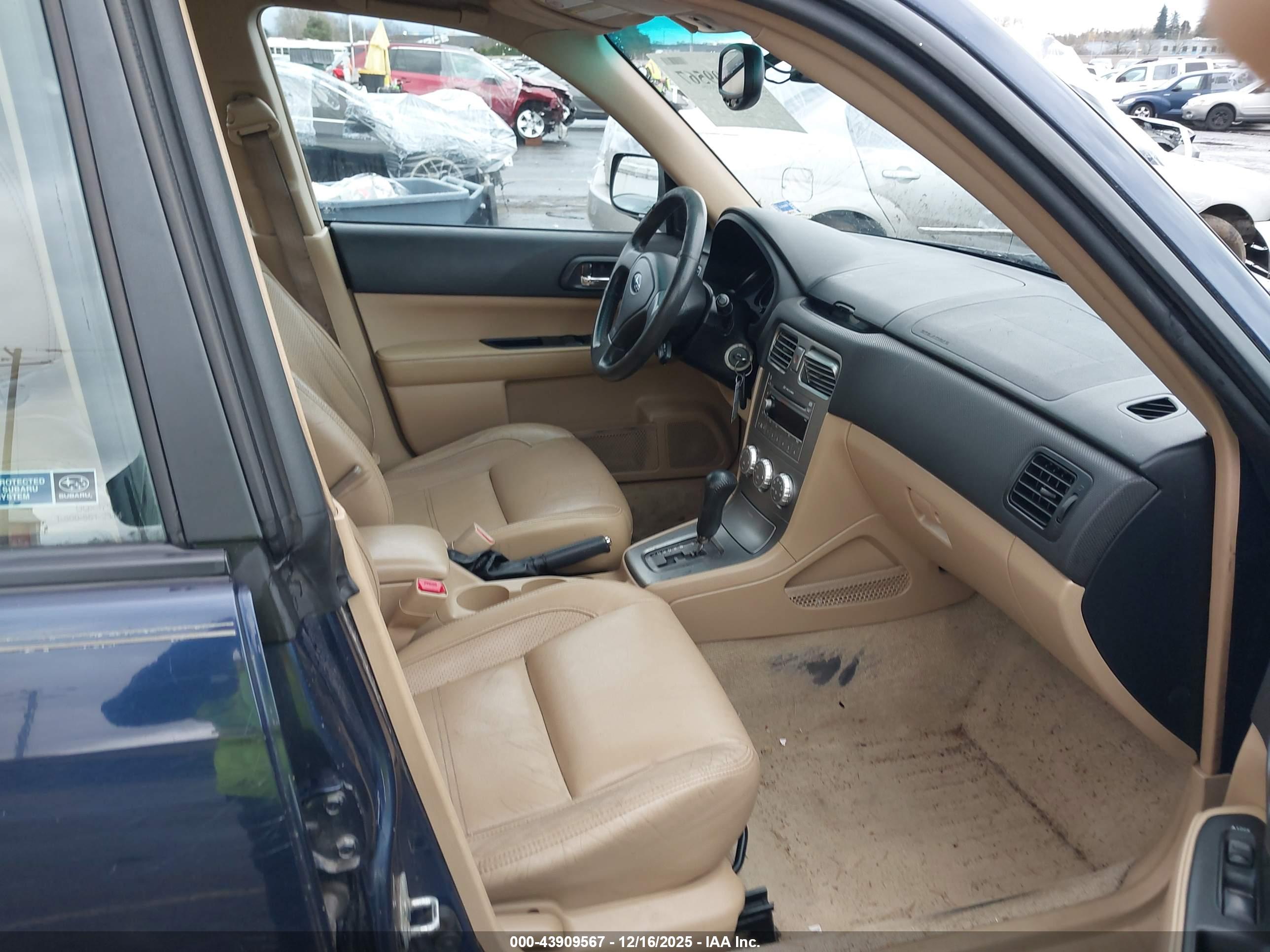 SUBARU FORESTER image 5
