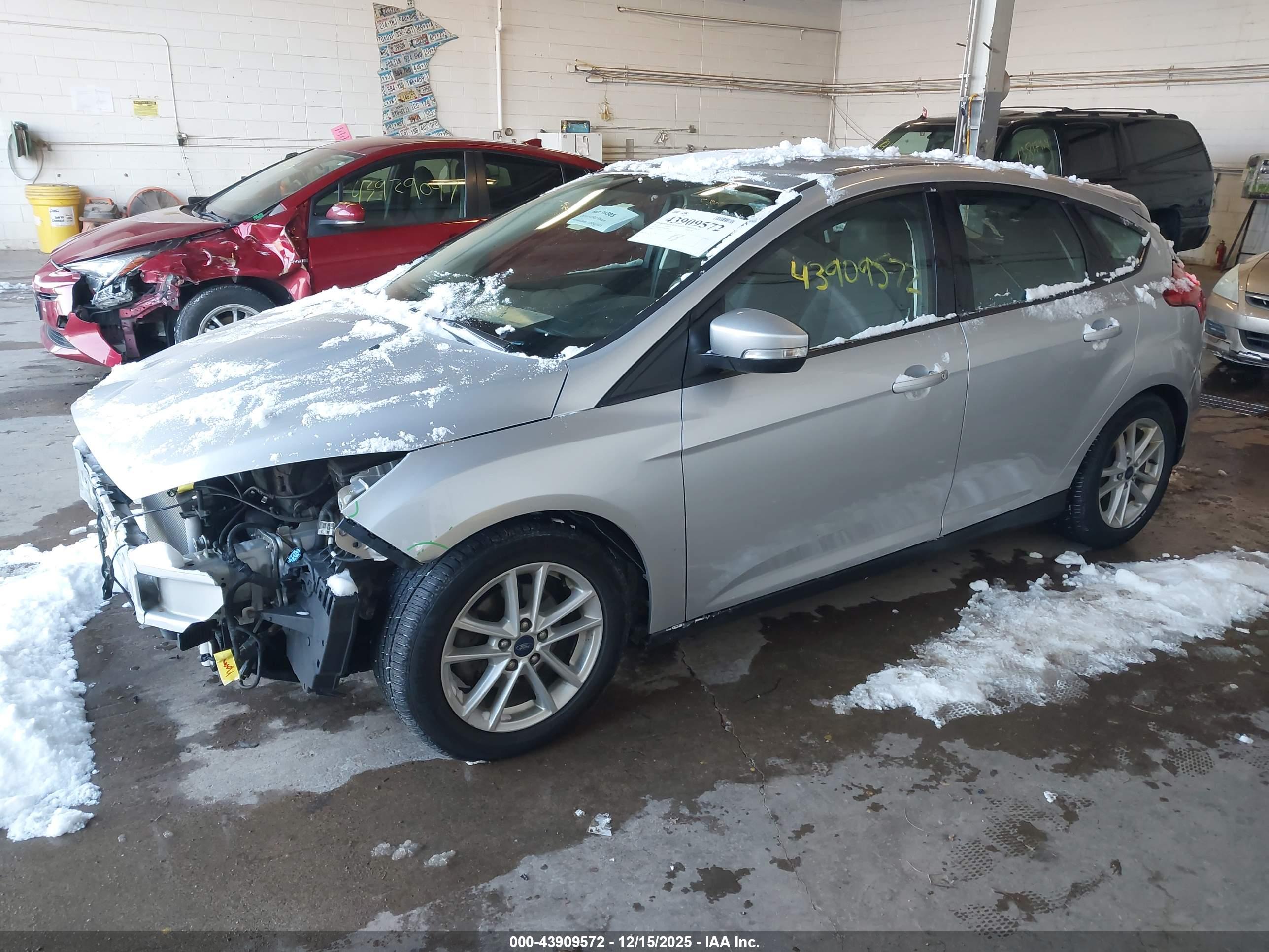 FORD FOCUS image 2