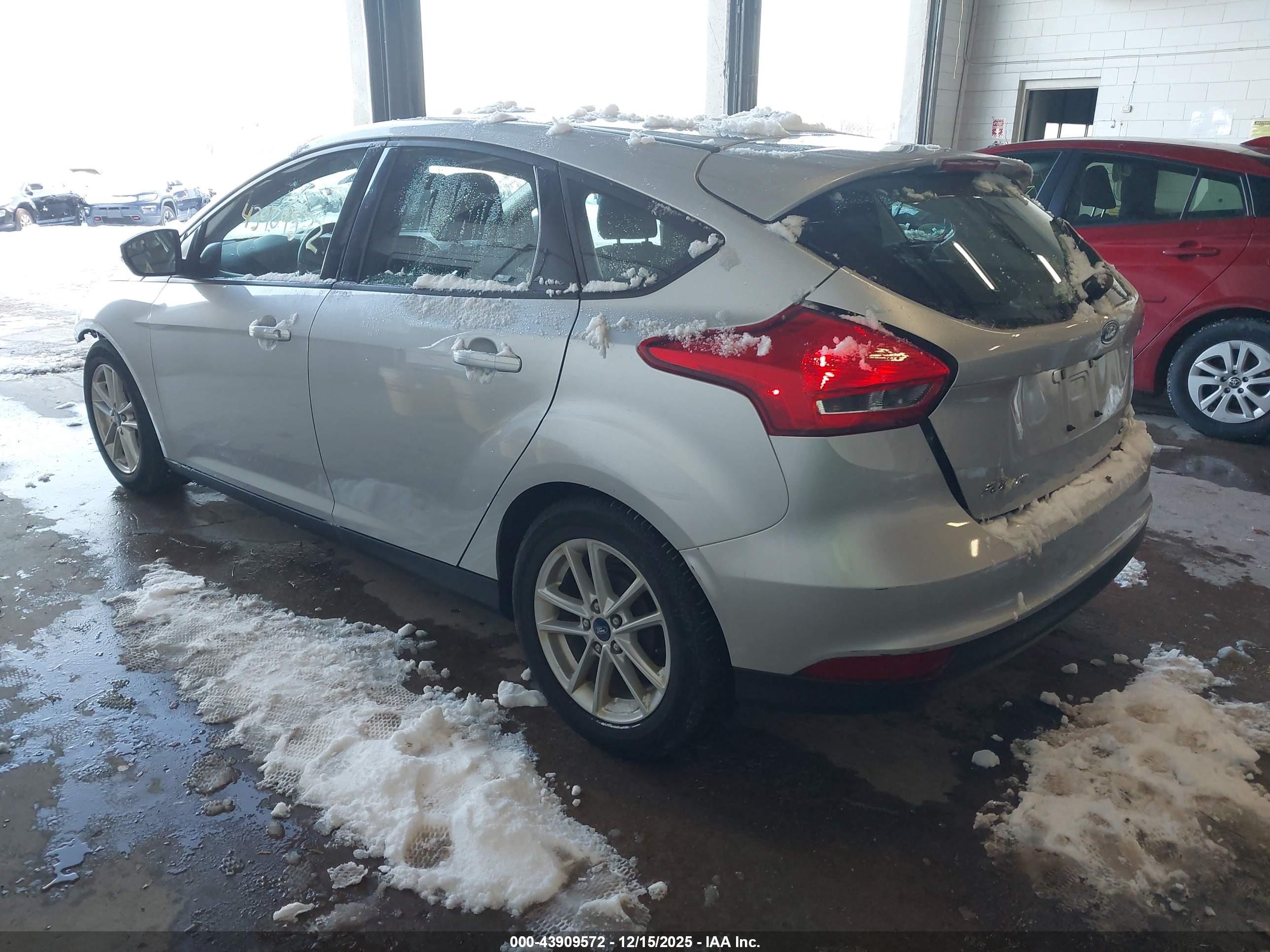 FORD FOCUS image 3