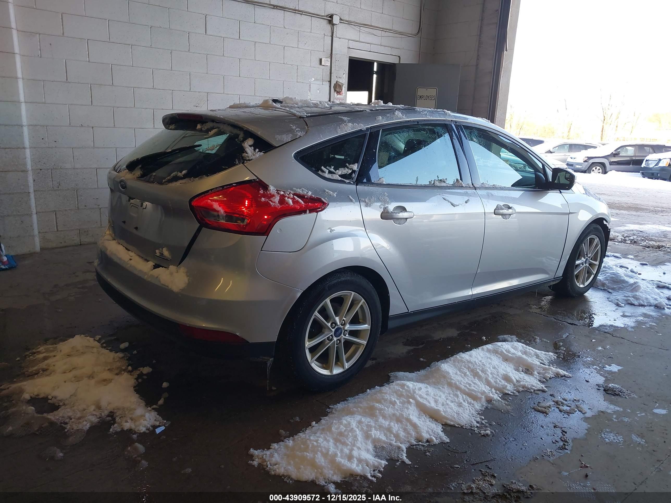 FORD FOCUS image 4