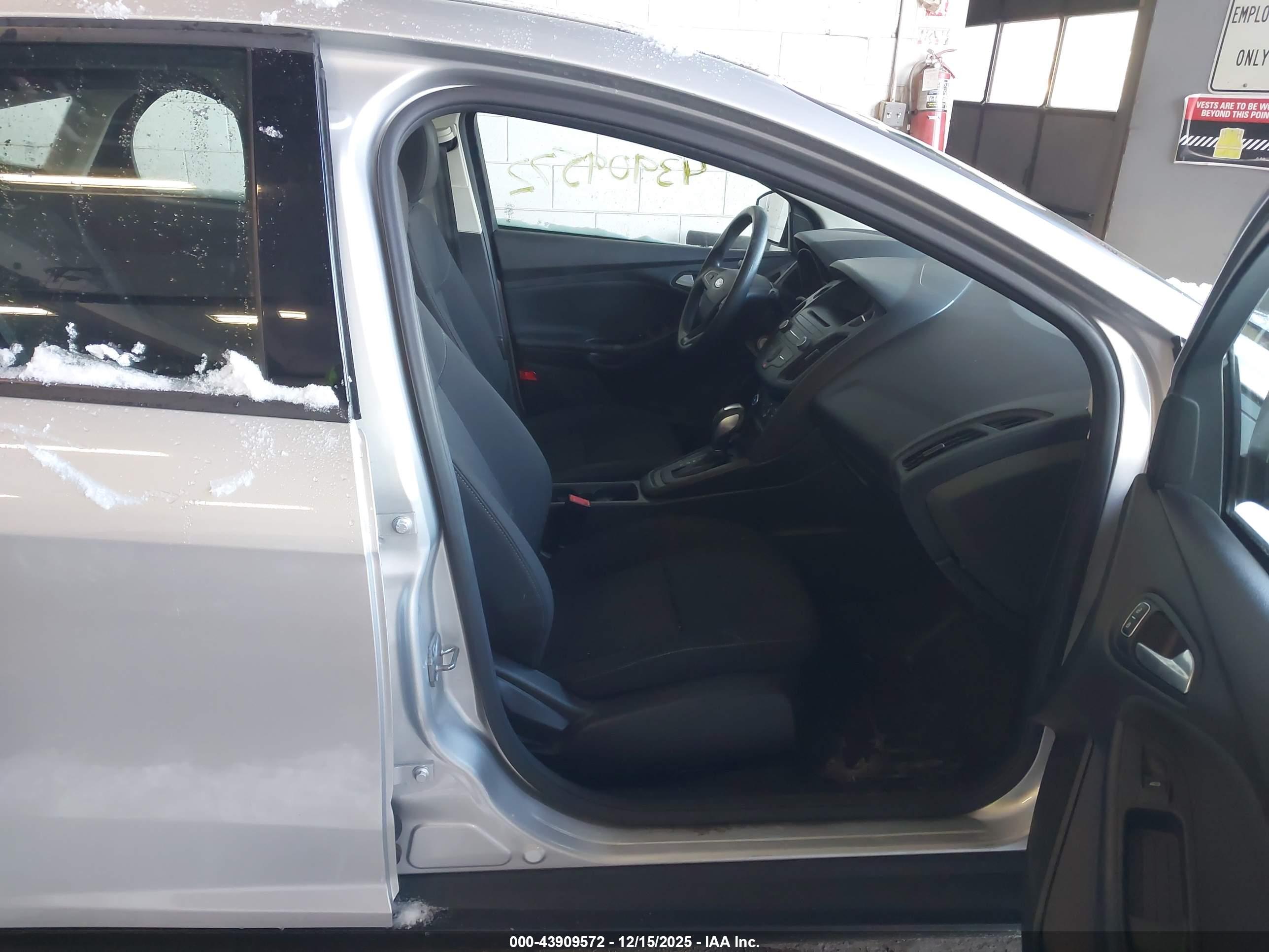 FORD FOCUS image 5