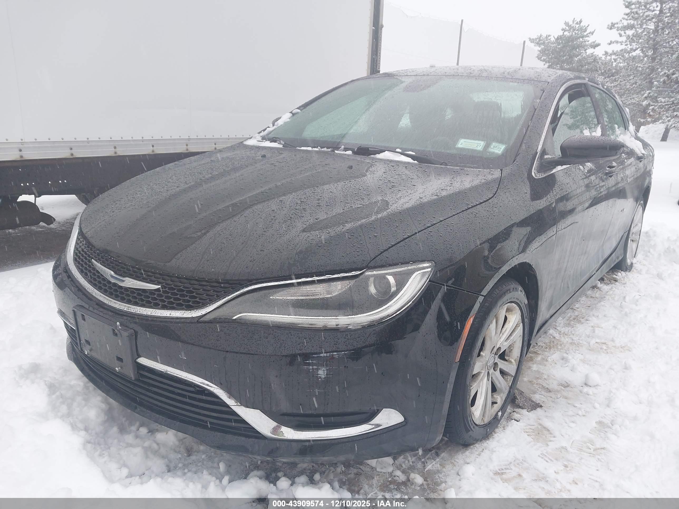 CHRYSLER 200 image 2