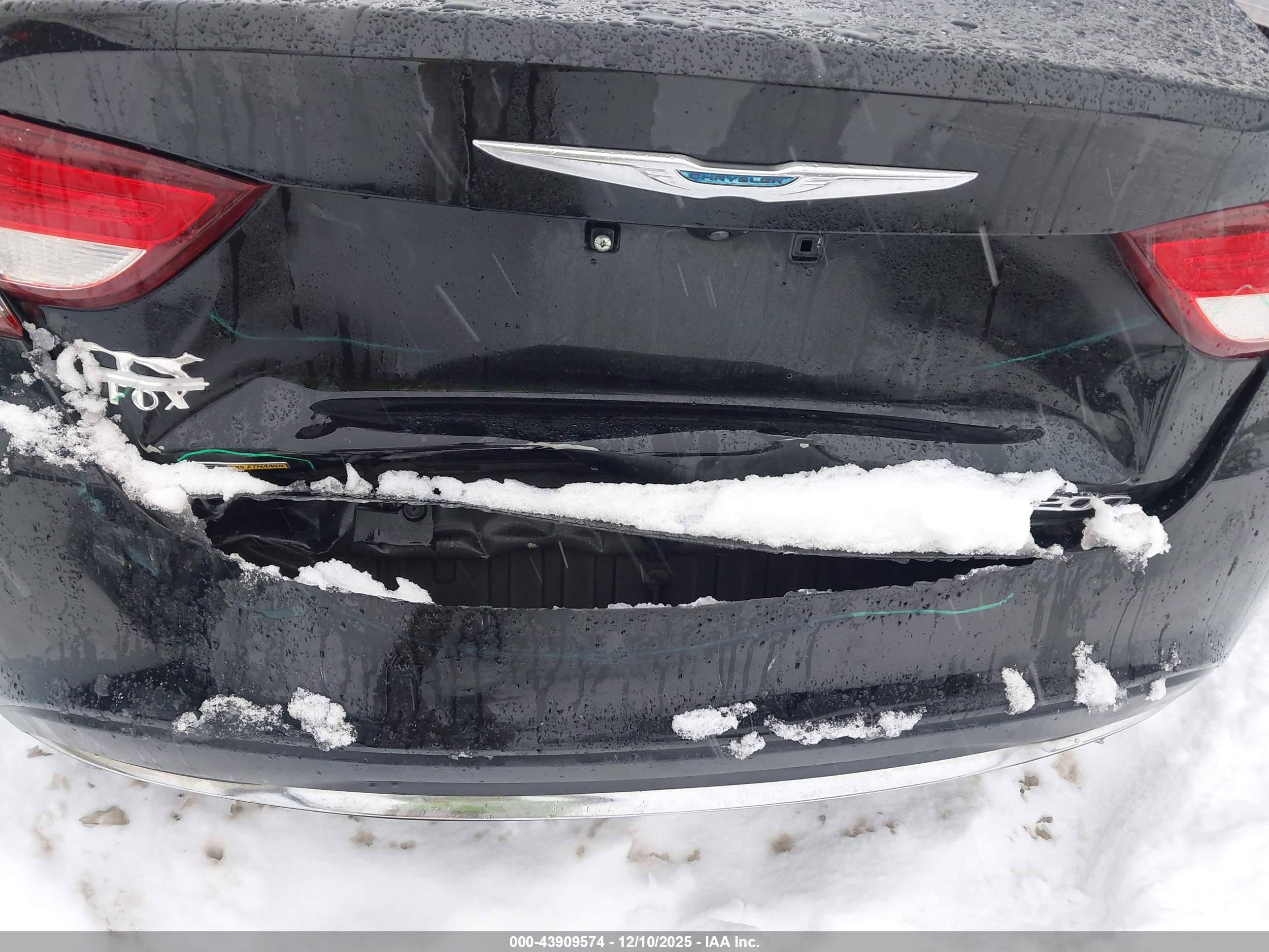 CHRYSLER 200 image 6