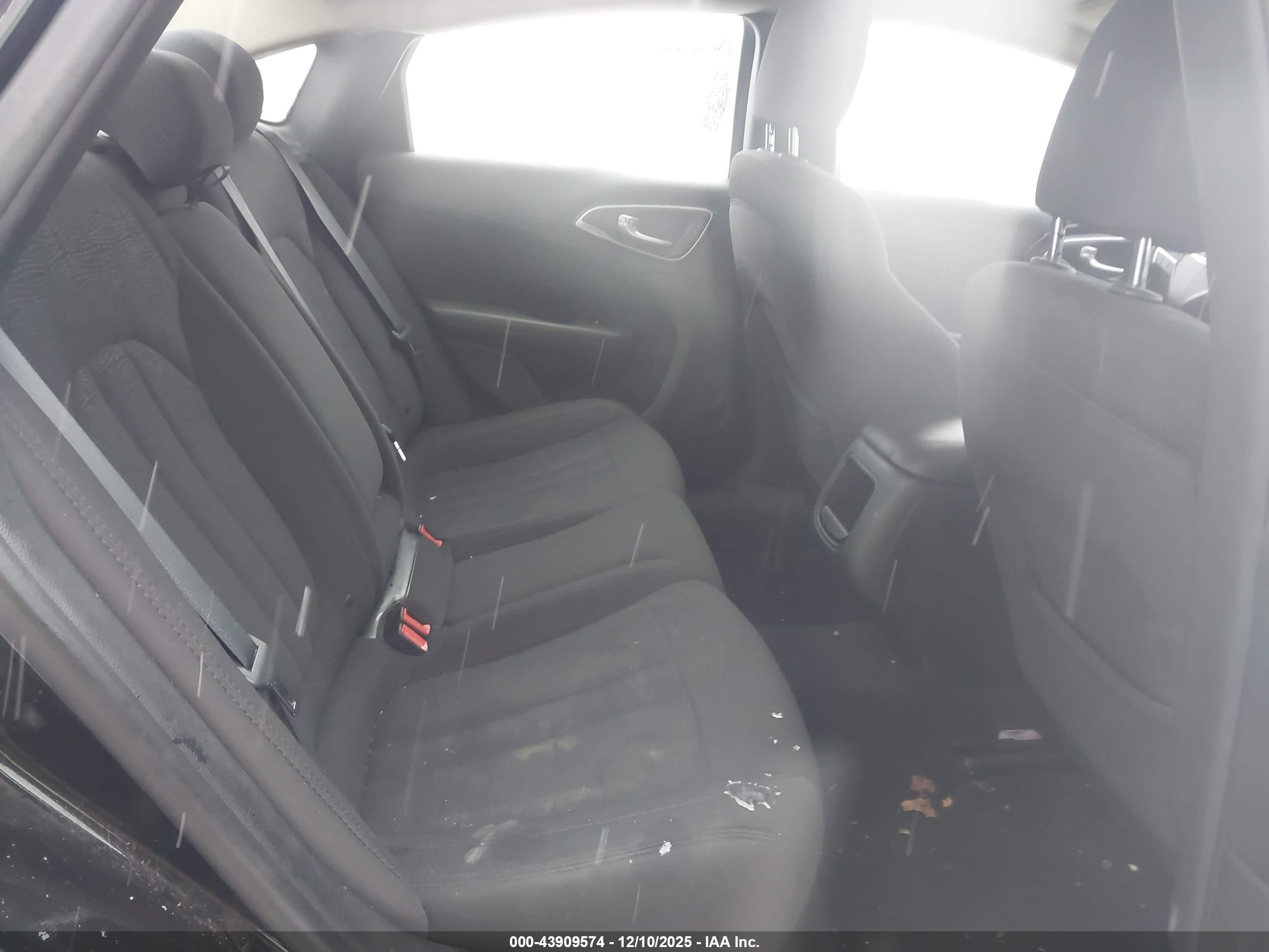 CHRYSLER 200 image 8