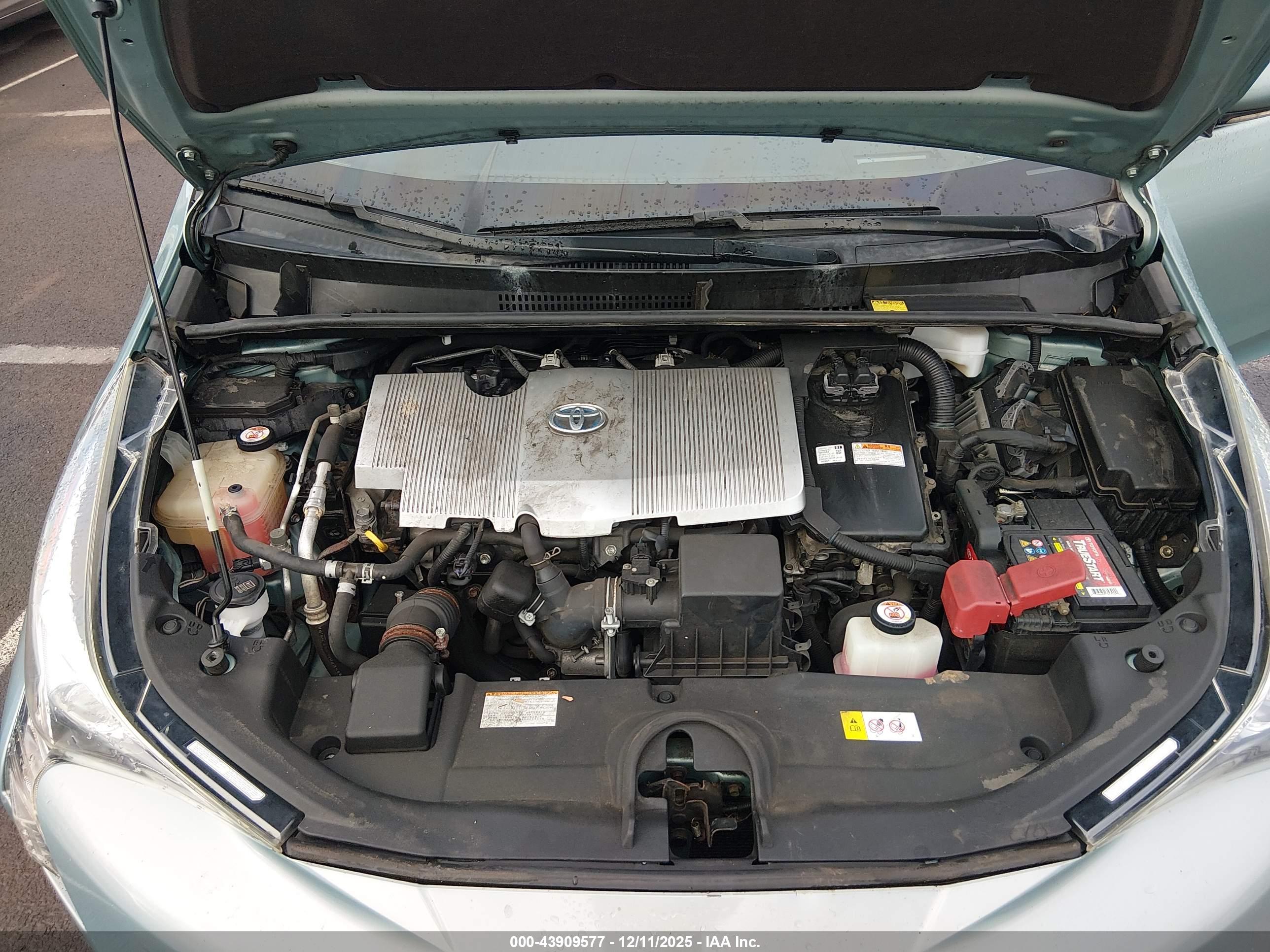 TOYOTA PRIUS image 10