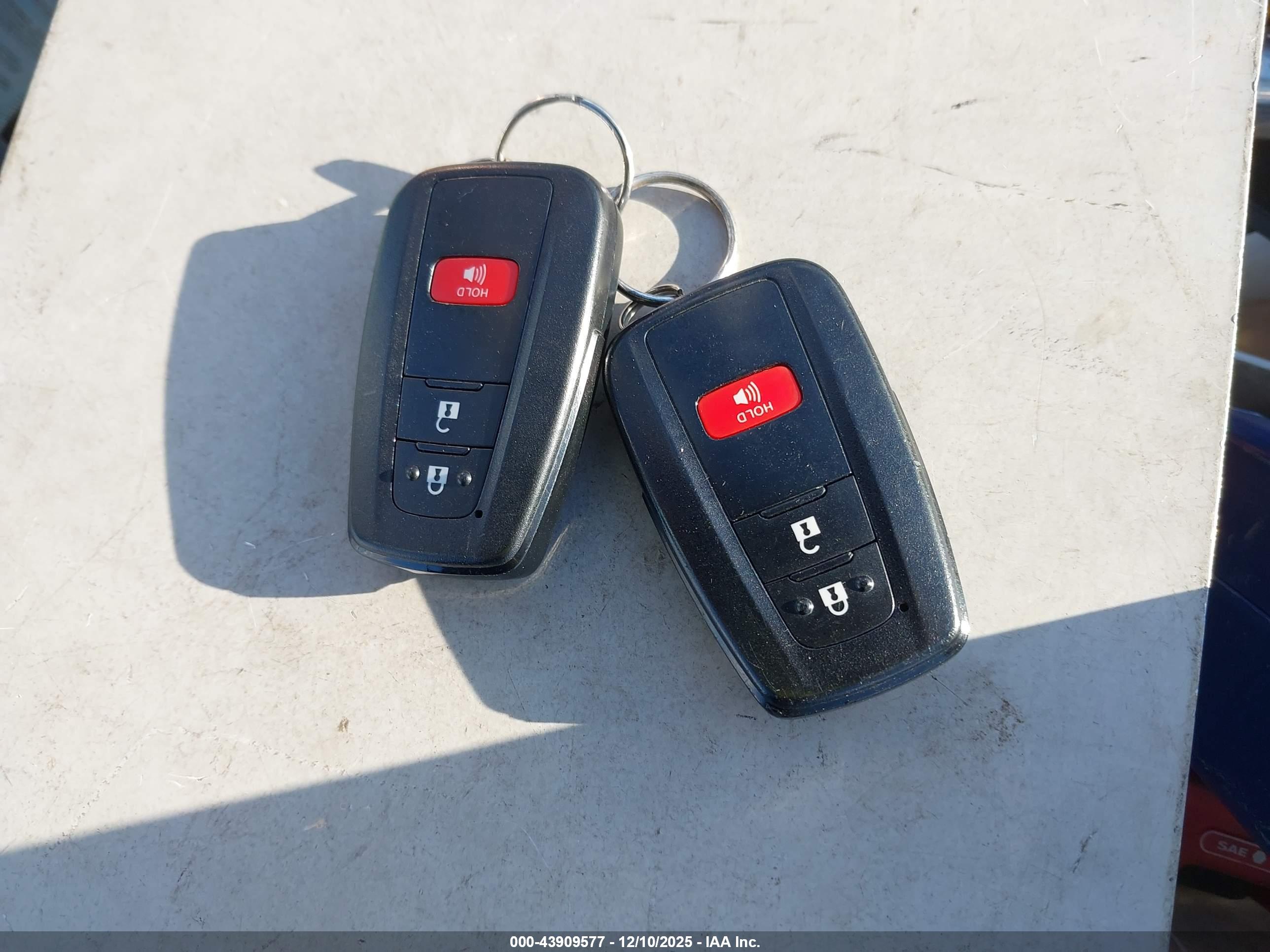 TOYOTA PRIUS image 11
