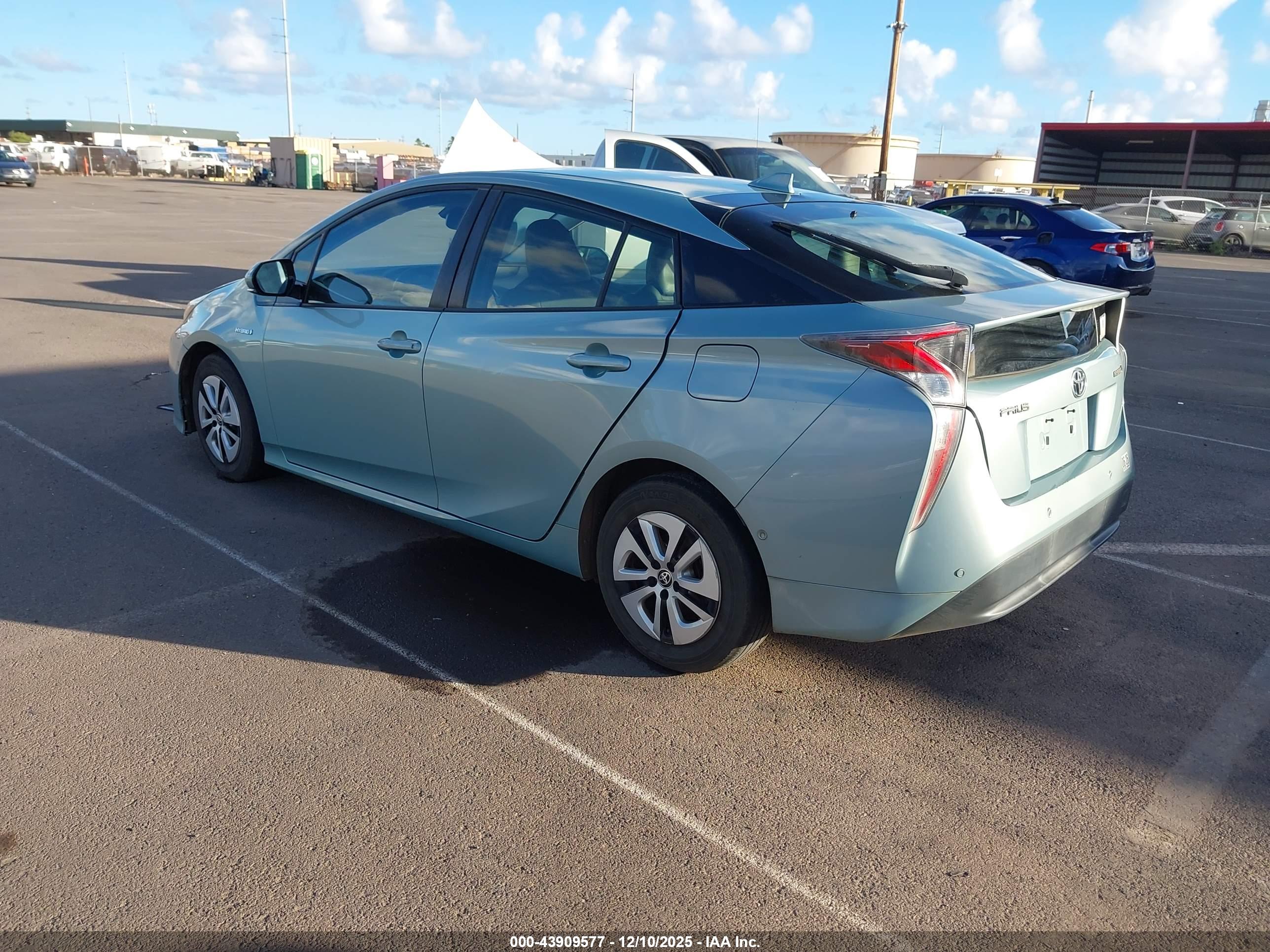TOYOTA PRIUS image 3