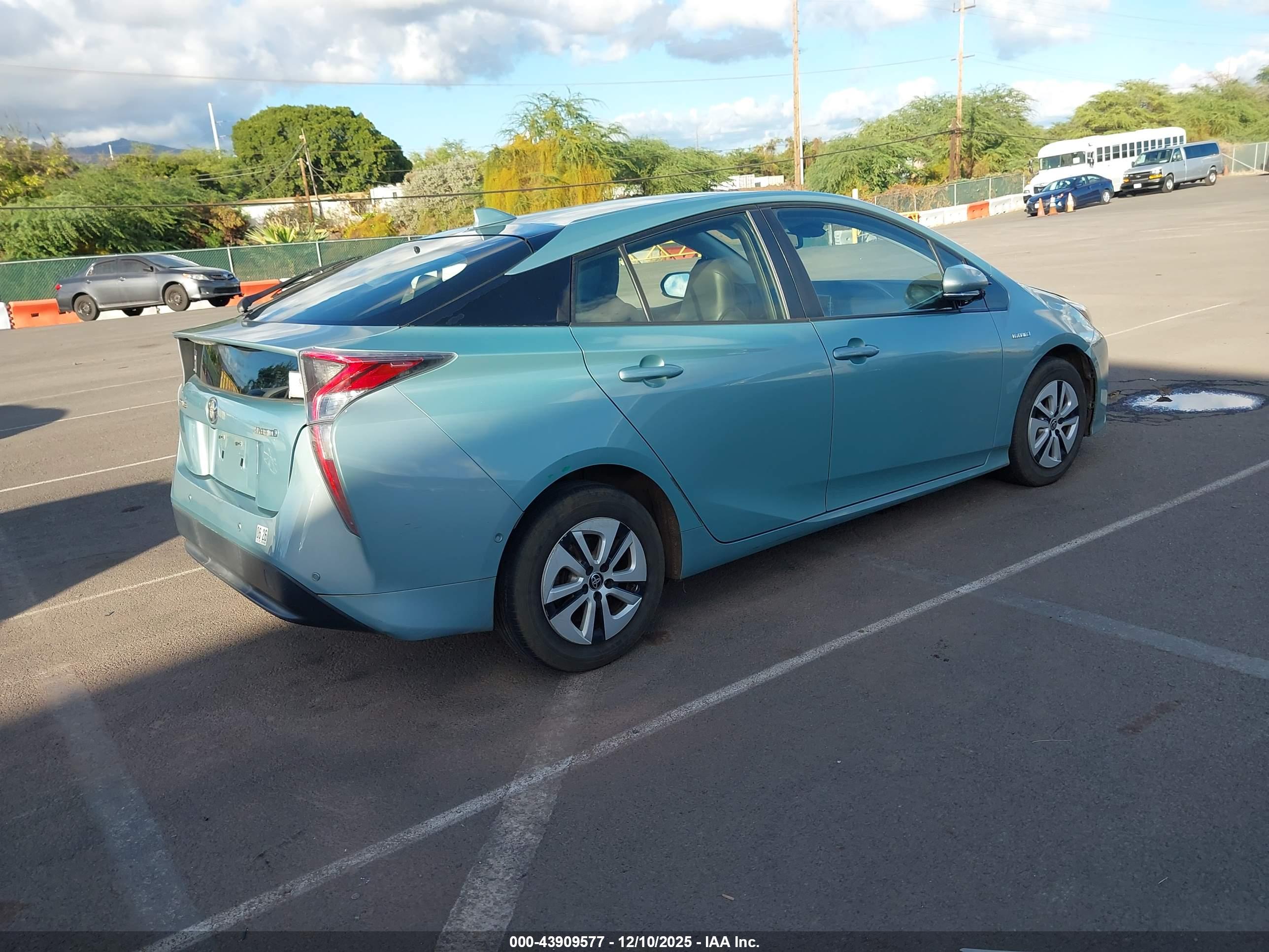 TOYOTA PRIUS image 4