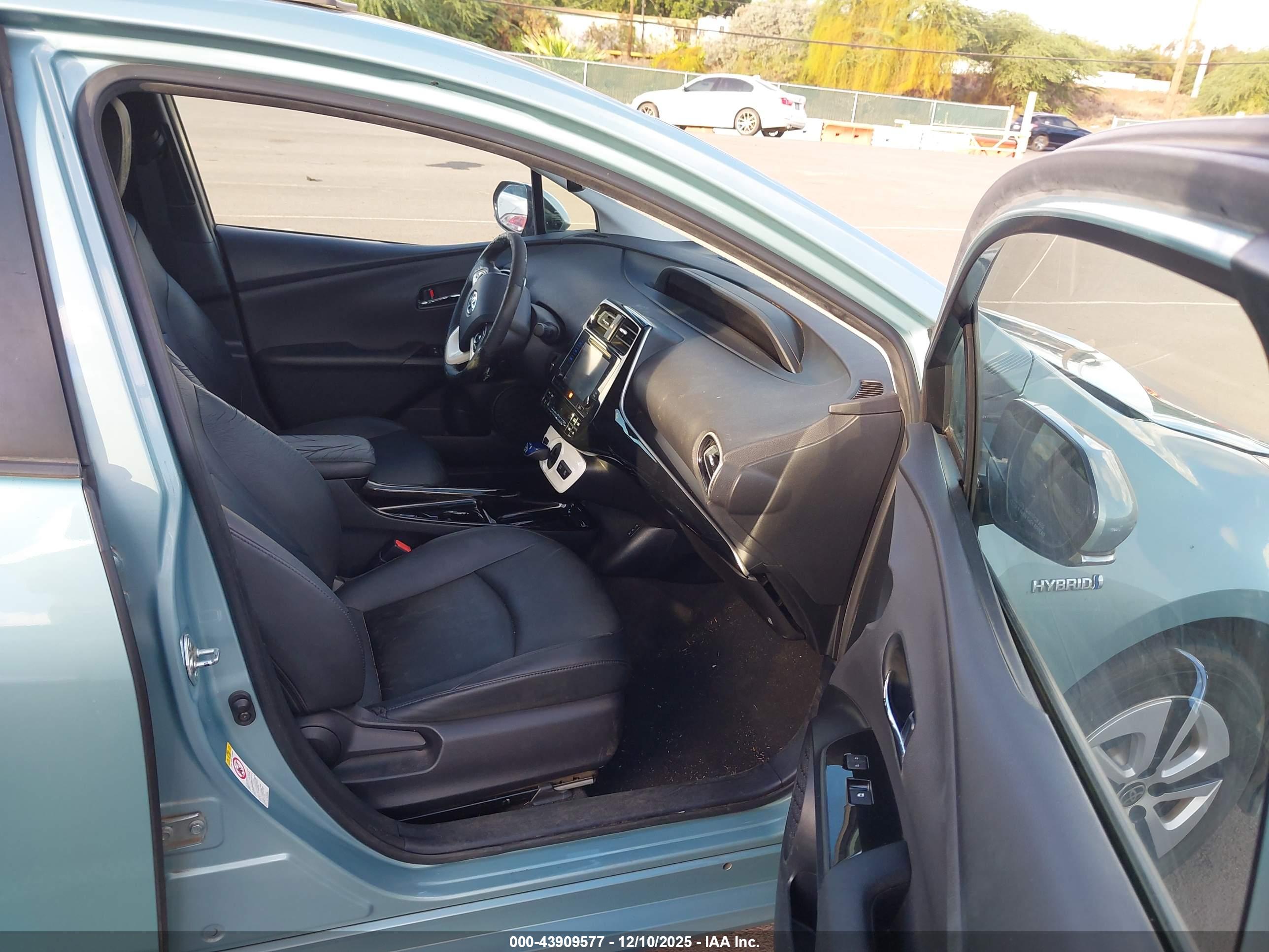 TOYOTA PRIUS image 5