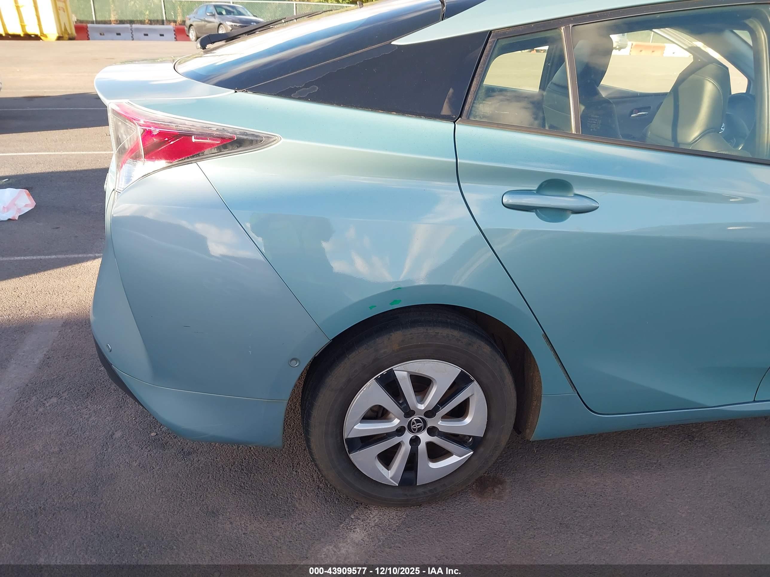 TOYOTA PRIUS image 6