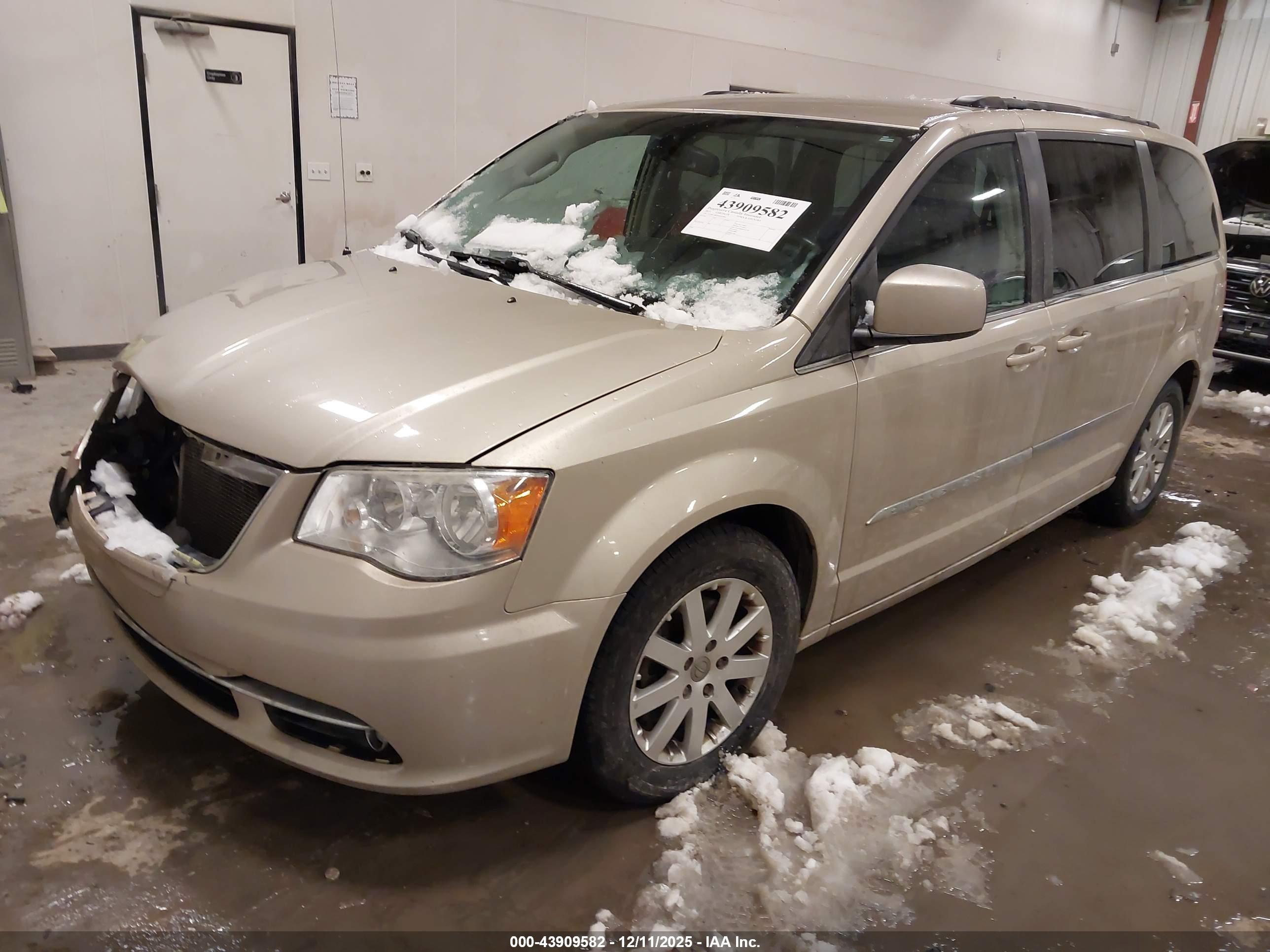 CHRYSLER TOWN image 2
