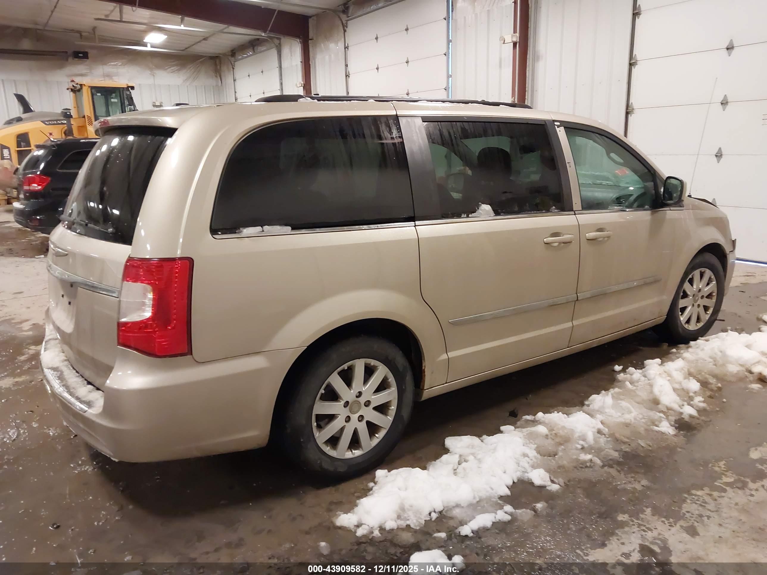 CHRYSLER TOWN image 4