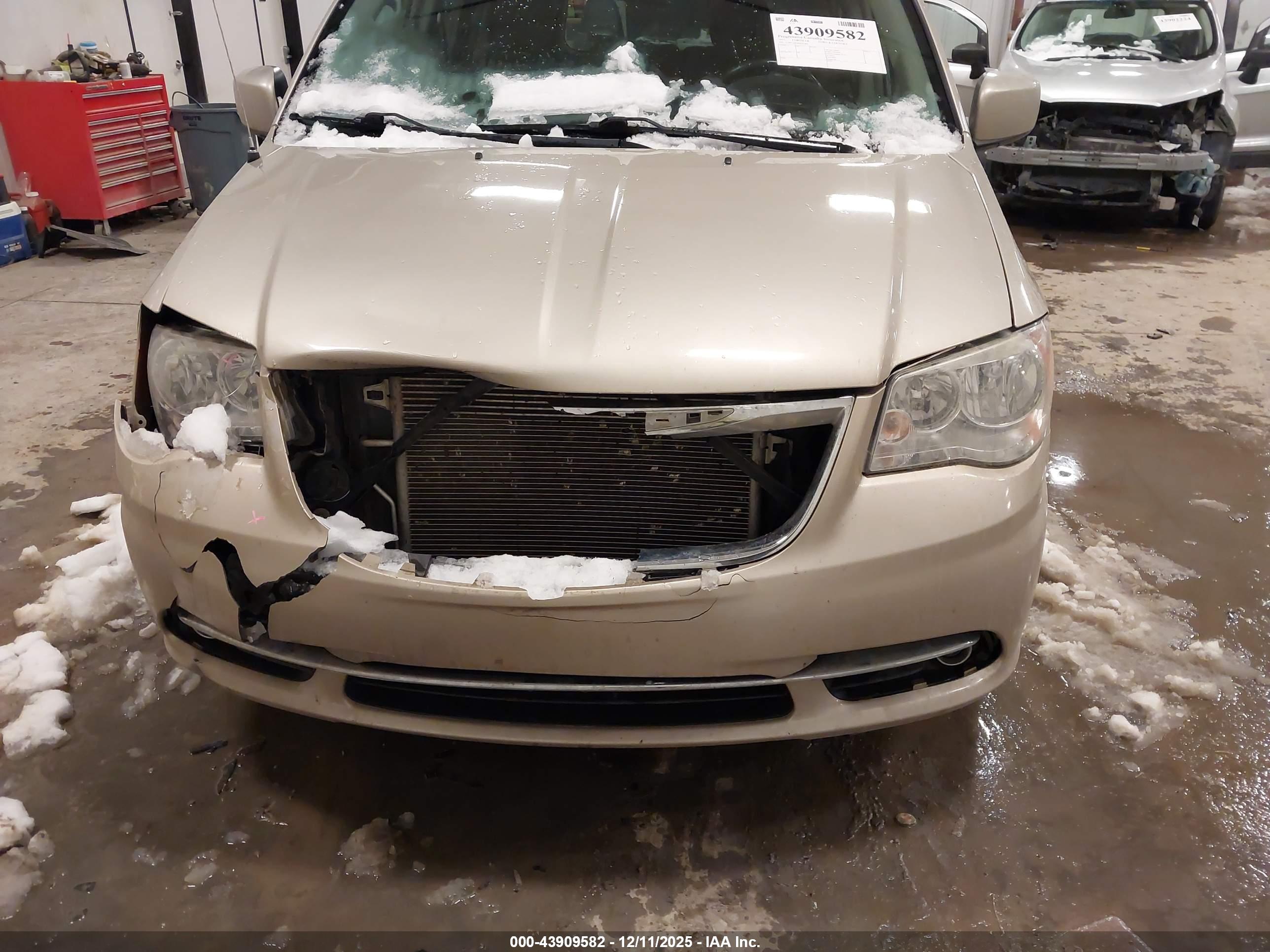 CHRYSLER TOWN image 6